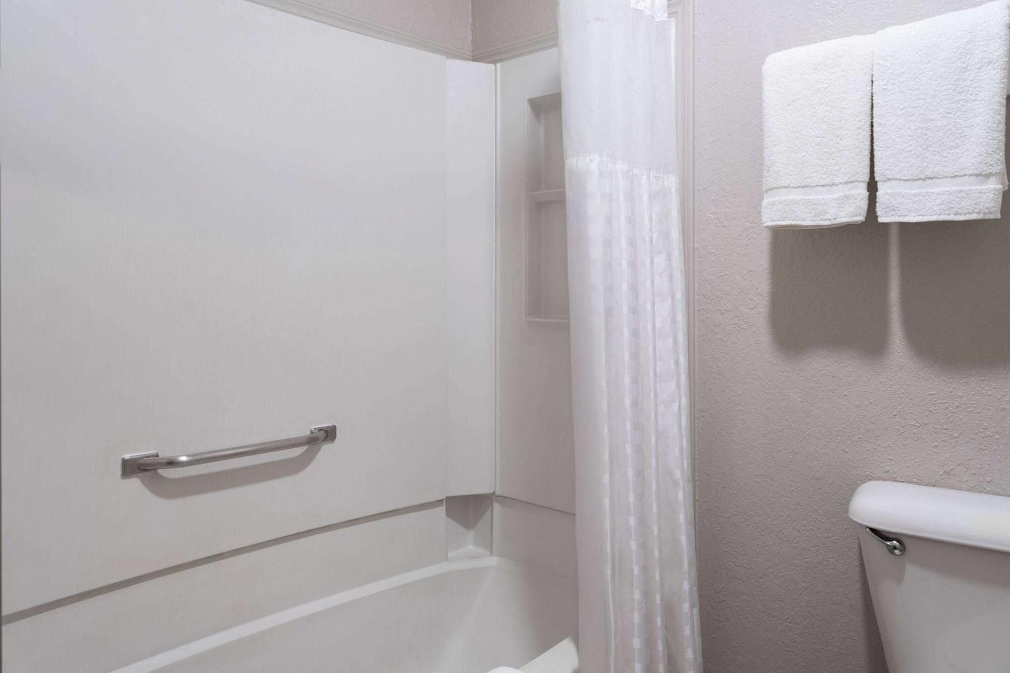 Deluxe Queen Room - Disability Access/Non-Smoking