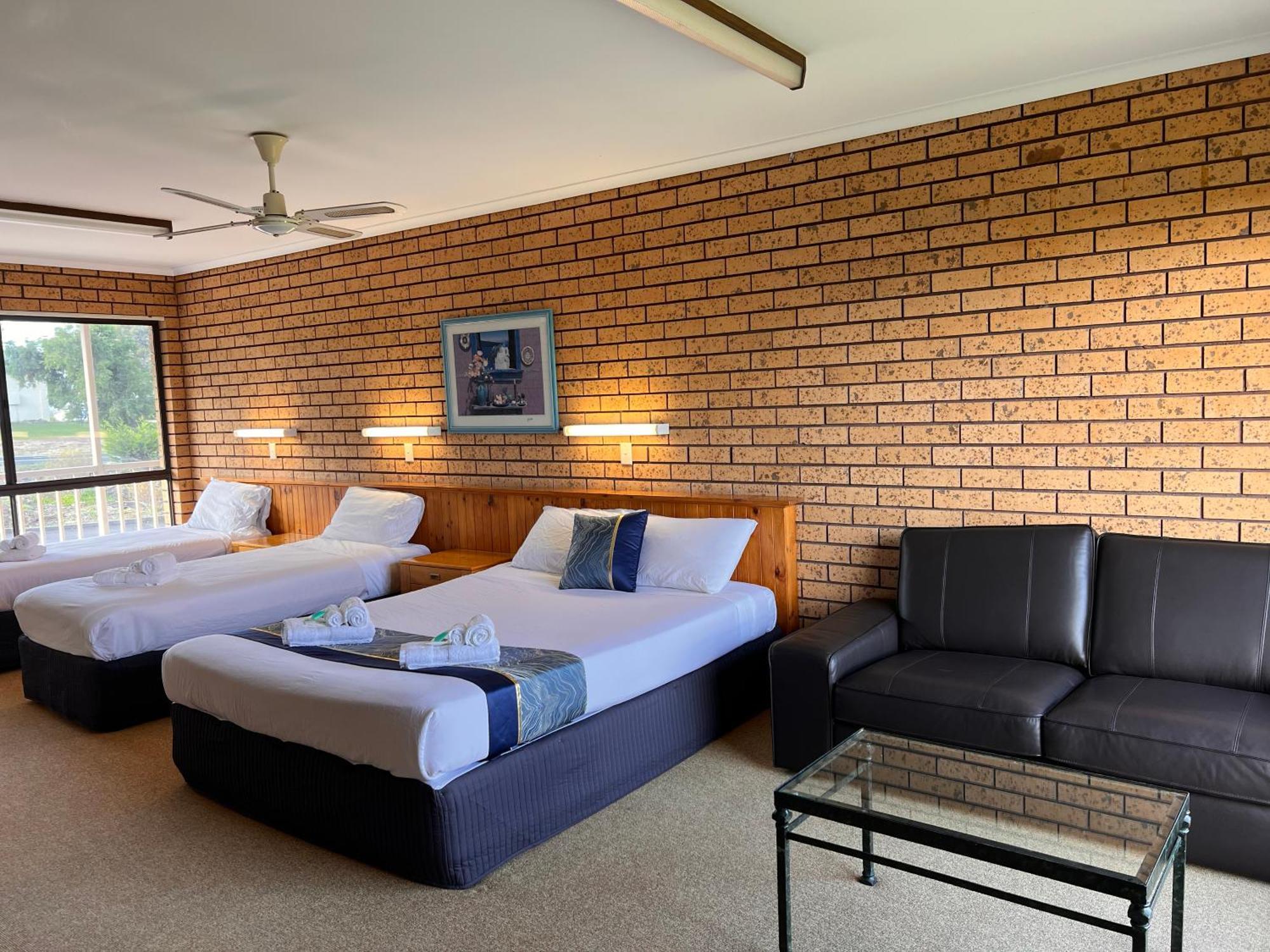 Family Room,1658759689:JPEG