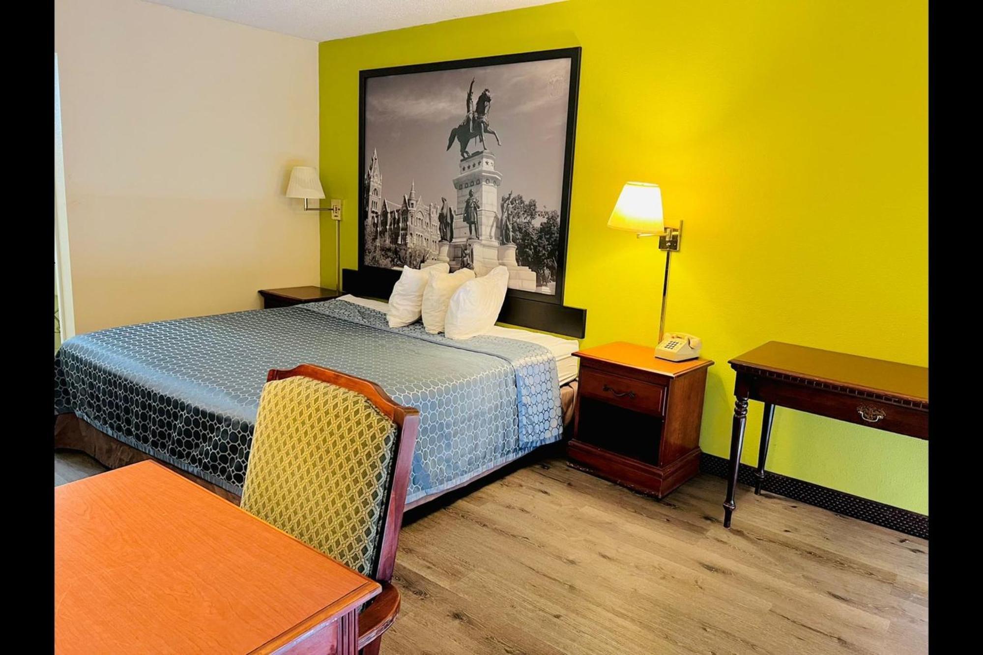 Full Bed Non-Smoking