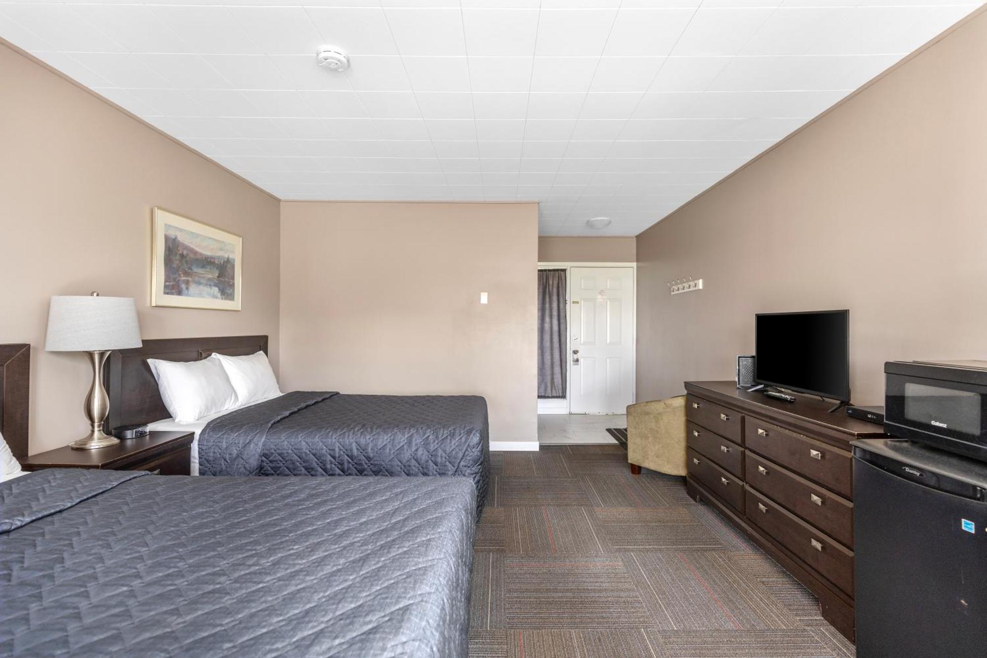 Double Room with Two Double Beds - Non-Smoking- No Pets,1666041386:JPEG