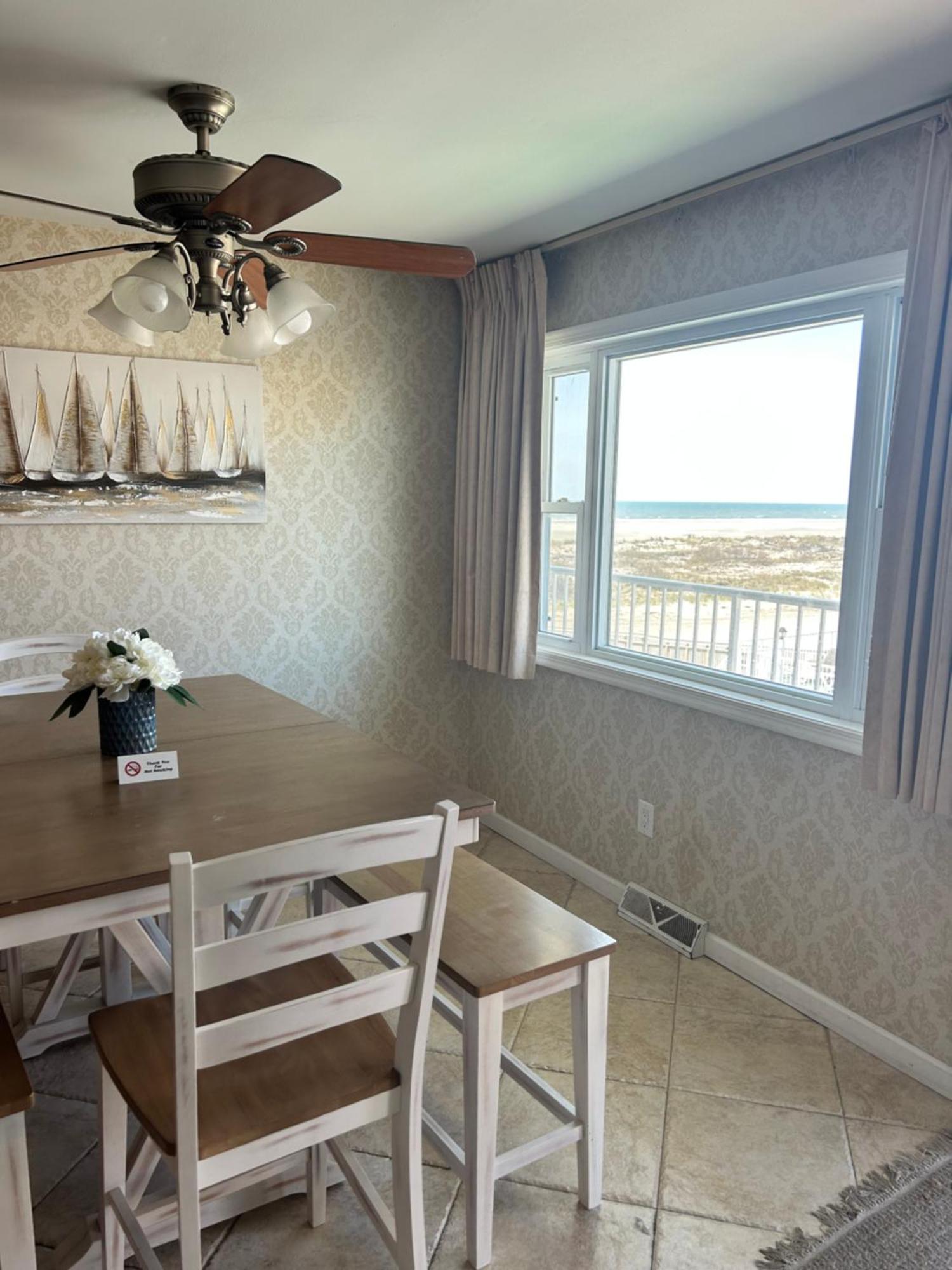 Deluxe Double Room with Side Sea View