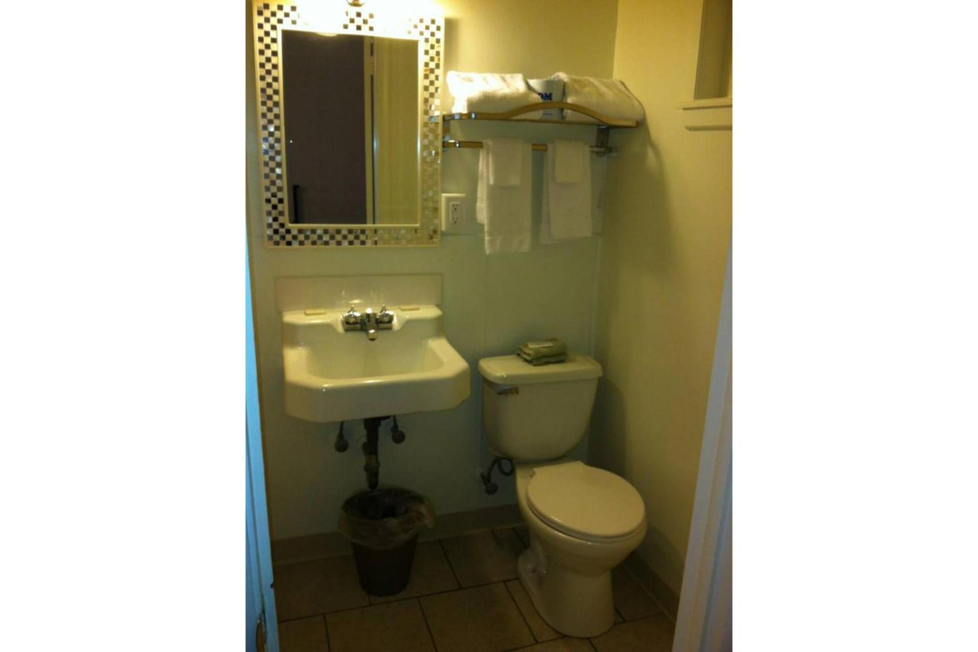 1 Bedroom Apartment with Kitchen