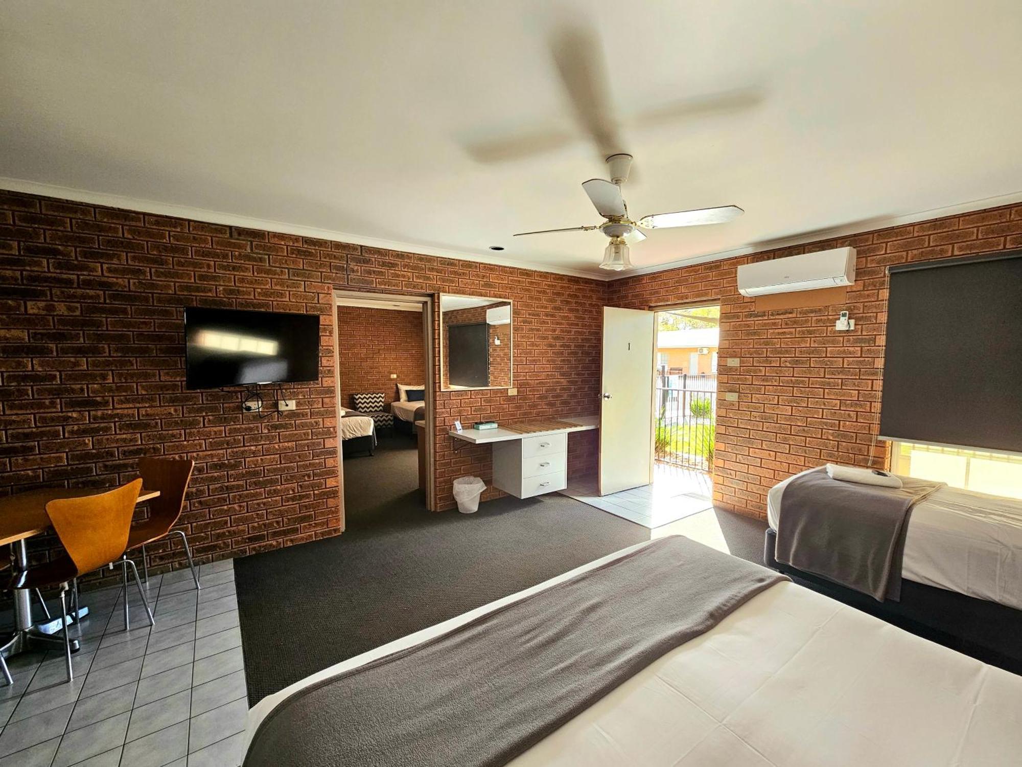 Deluxe Family Suite
