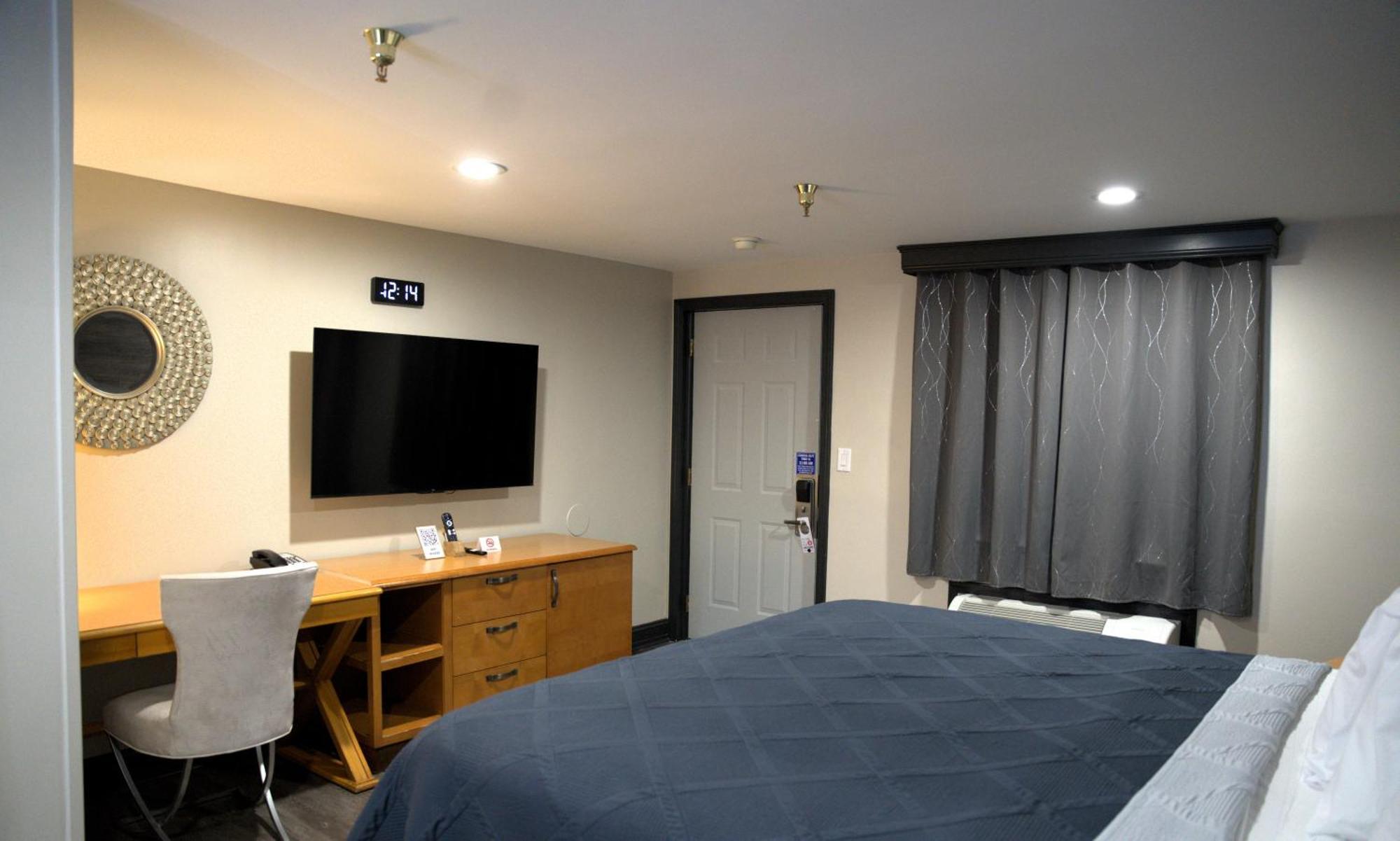 King Room- 5 Rooms - Smoking
