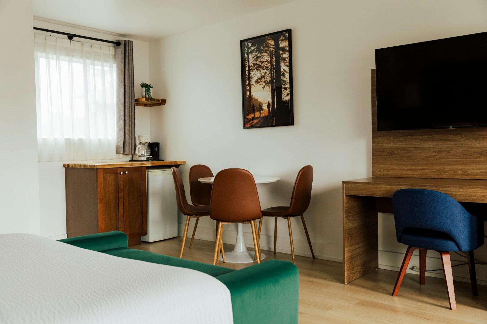 Deluxe Queen Suite