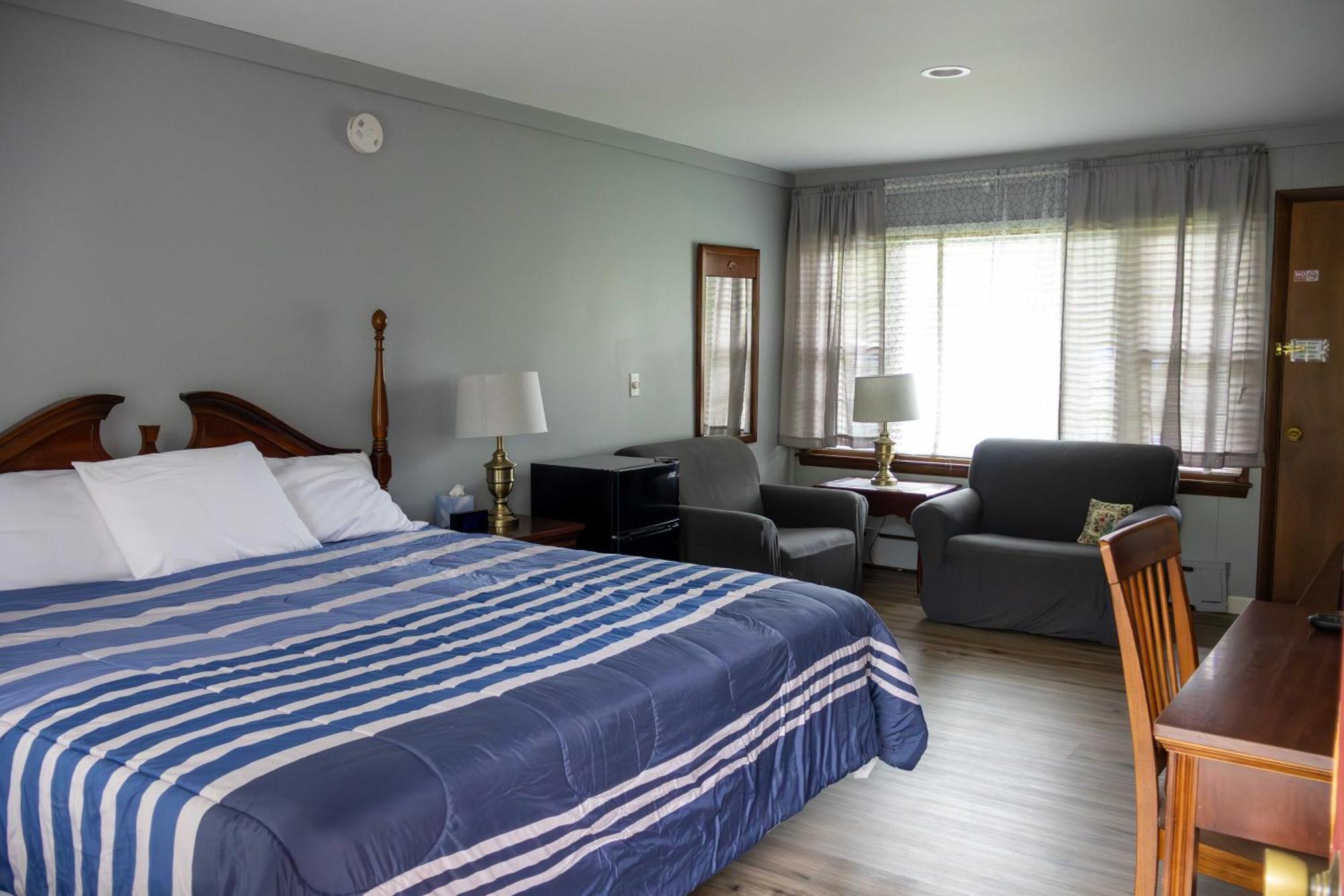King Room with Pool View