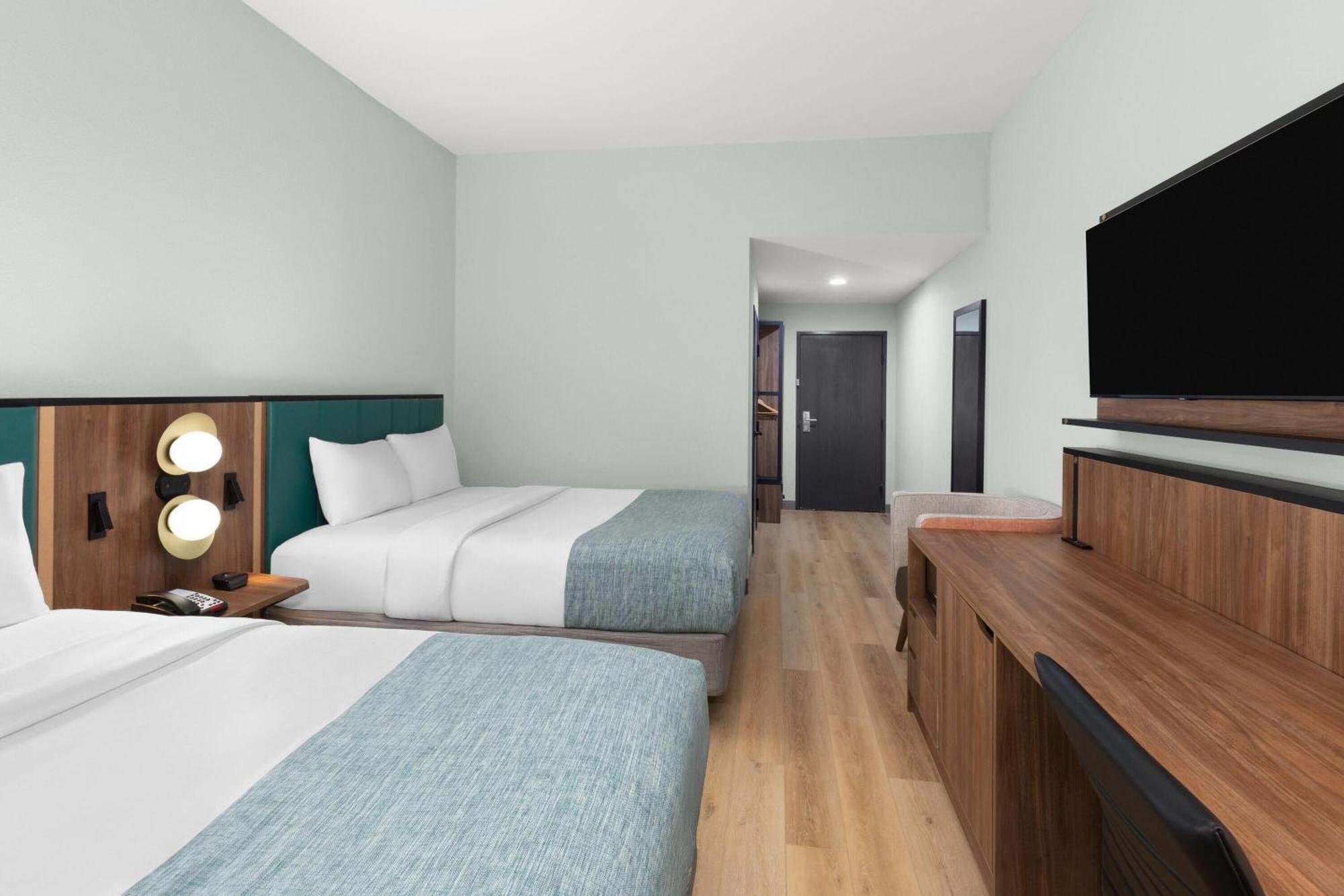 Queen Room with Two Queen Beds and Walk In Shower - Mobility Accessible/Non-Smoking