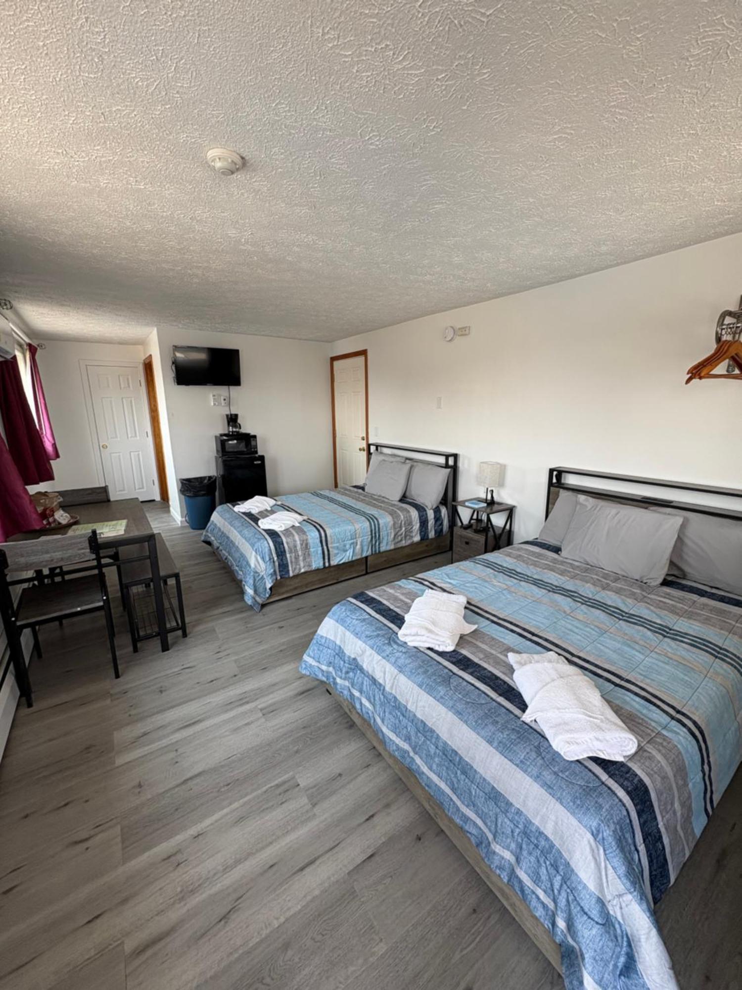 2 Double Beds Ocean View