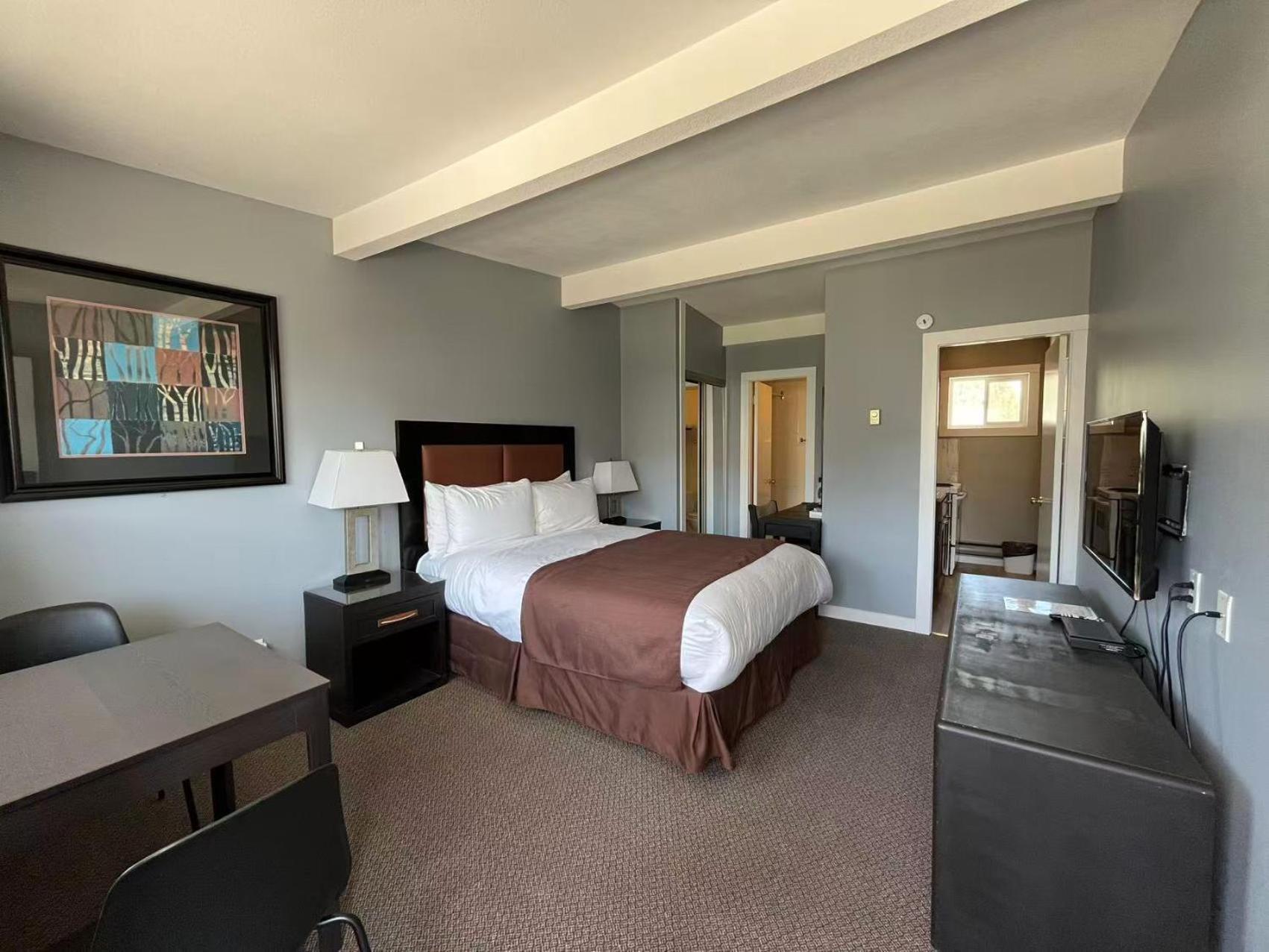Queen Suite