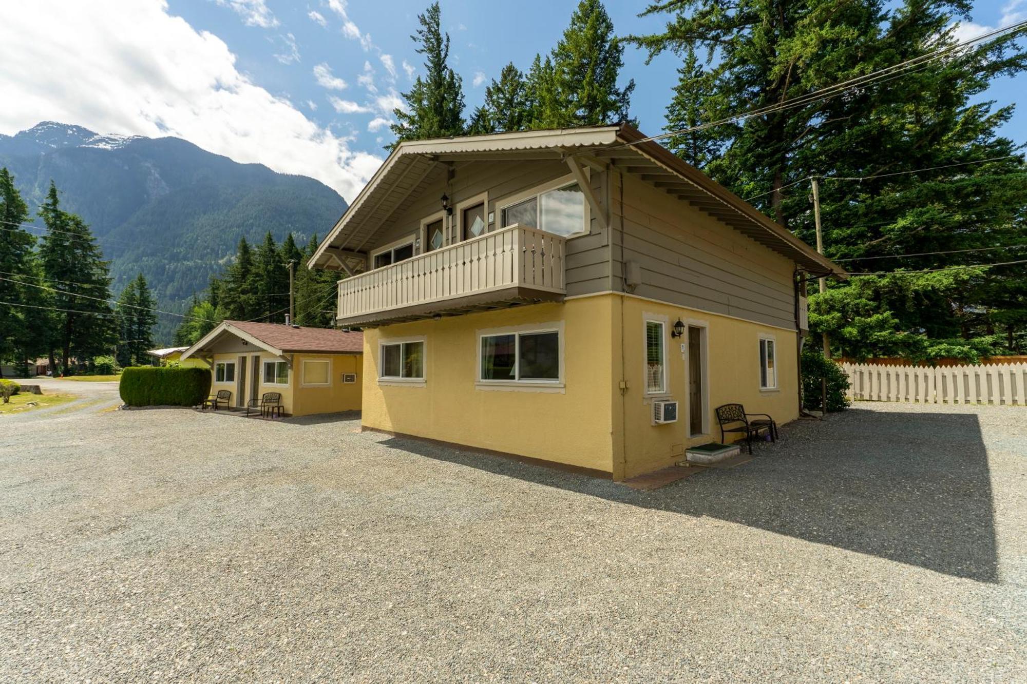 Family Room,1682938514:JPEG