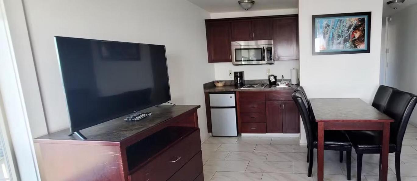 One Bedroom Oceanfront Suite with Balcony - Corner View