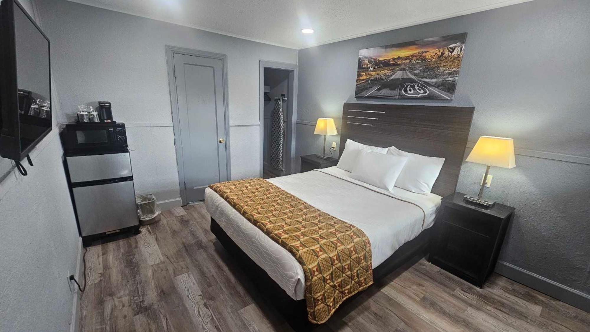 Queen Room,1703563403:JPEG