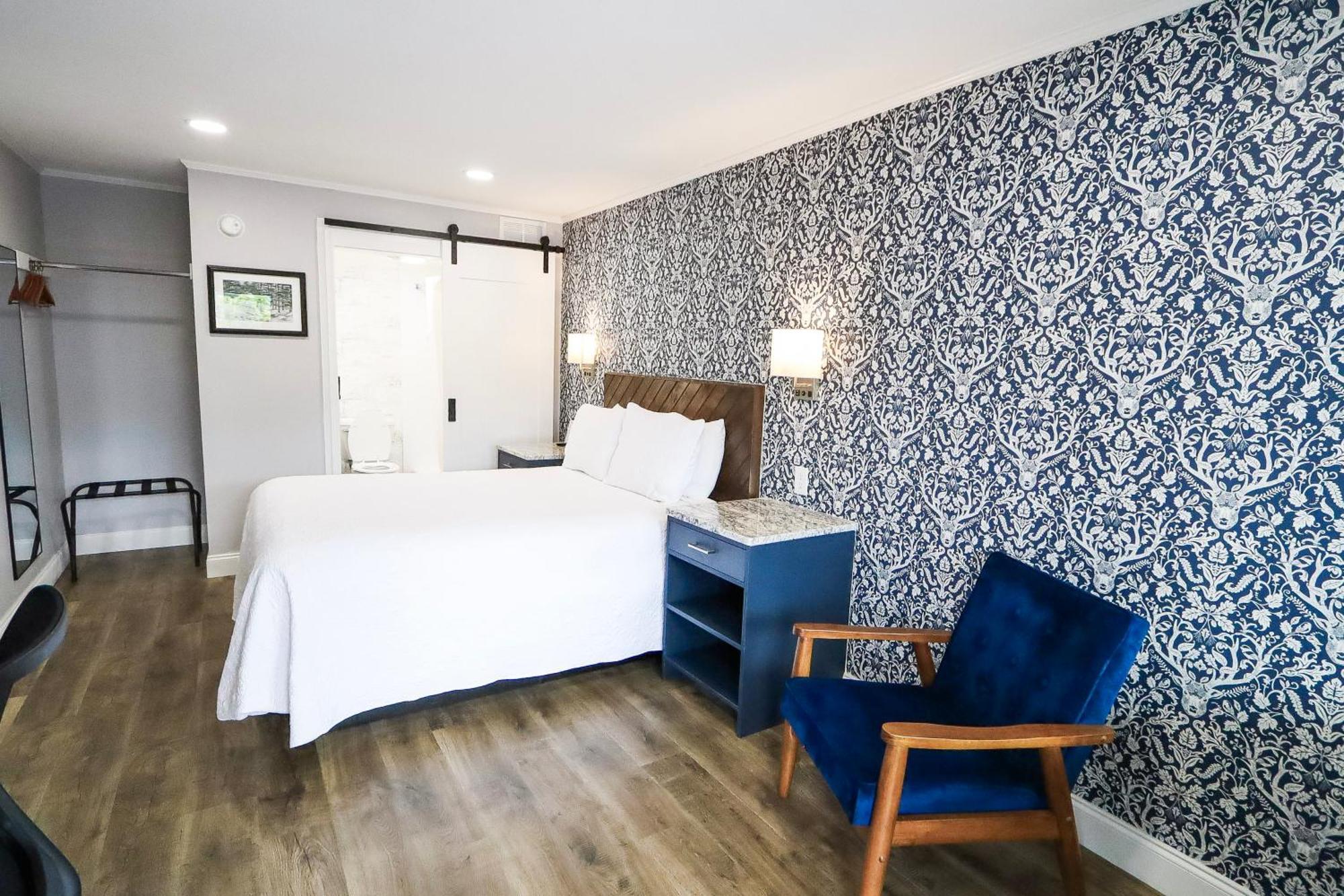 Deluxe Queen Room