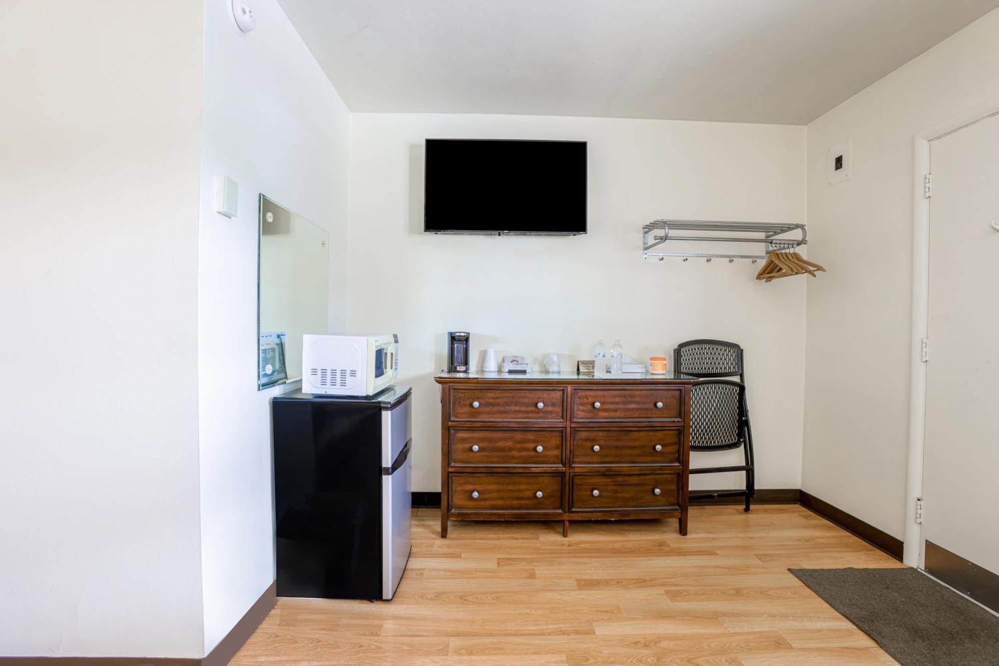 2 Double Beds Non-Smoking