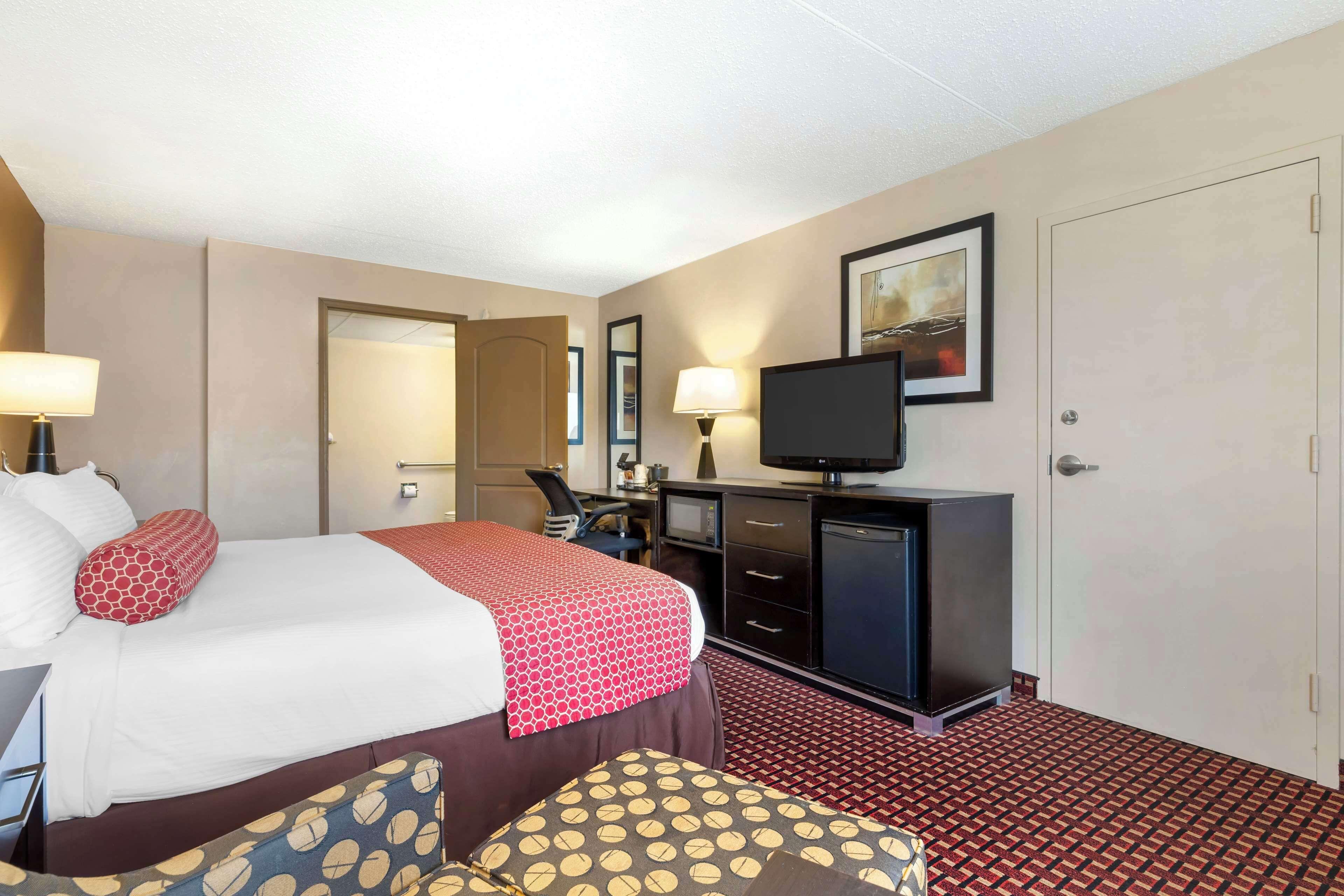 King Room with Walk-in Shower - Mobility Accessible/Non-Smoking