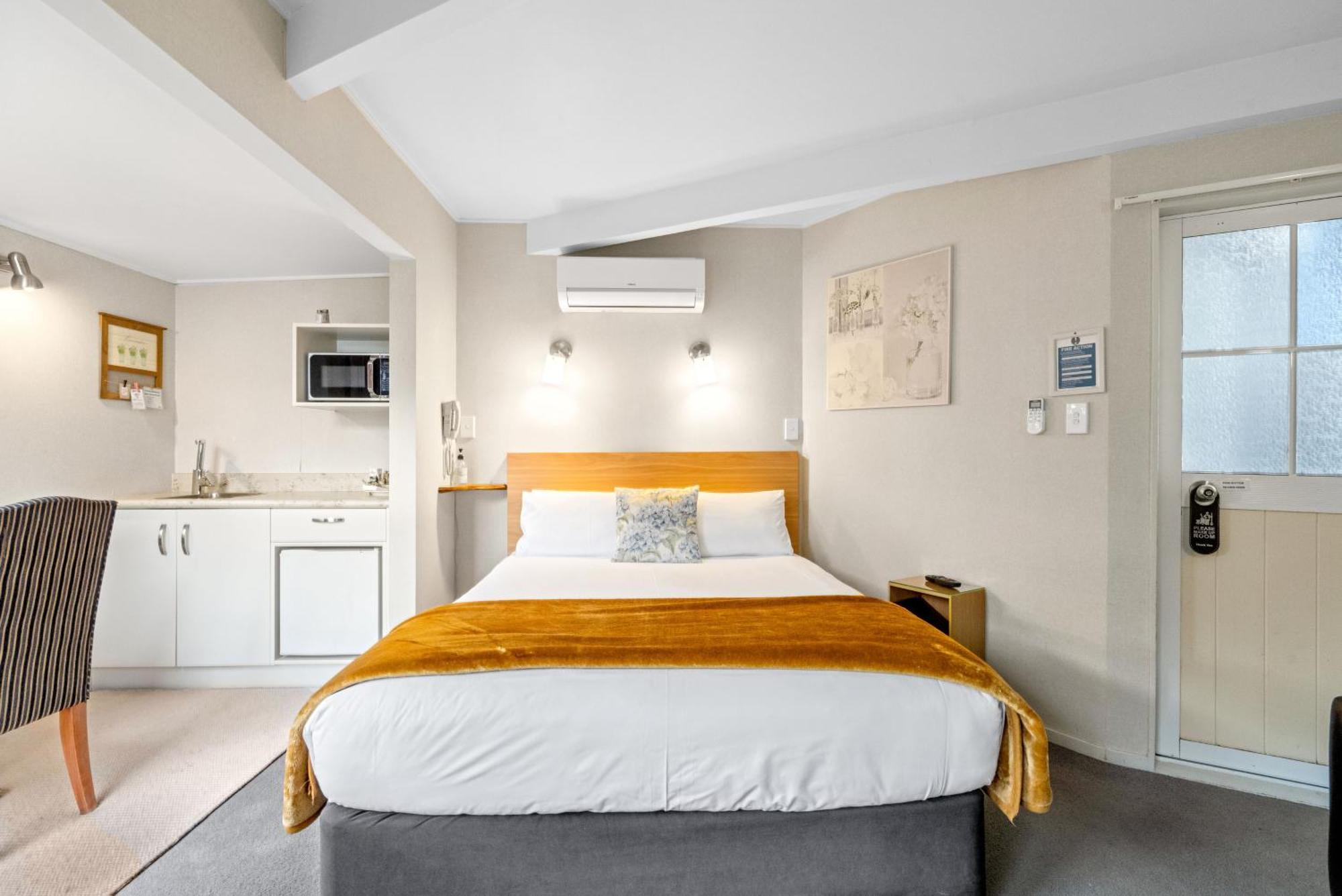 Double Room,1706812581:JPEG