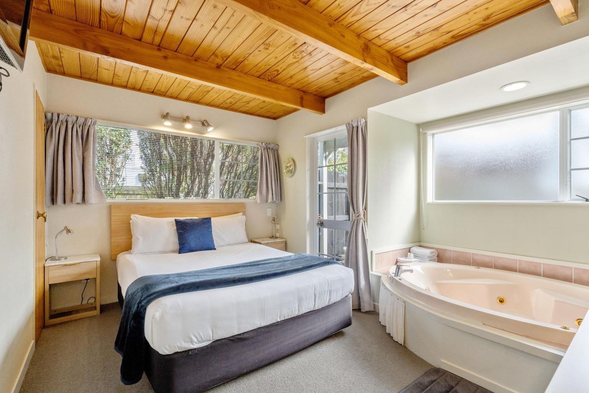Studio with Partial Lake View - Adults Only,1706812539:JPEG