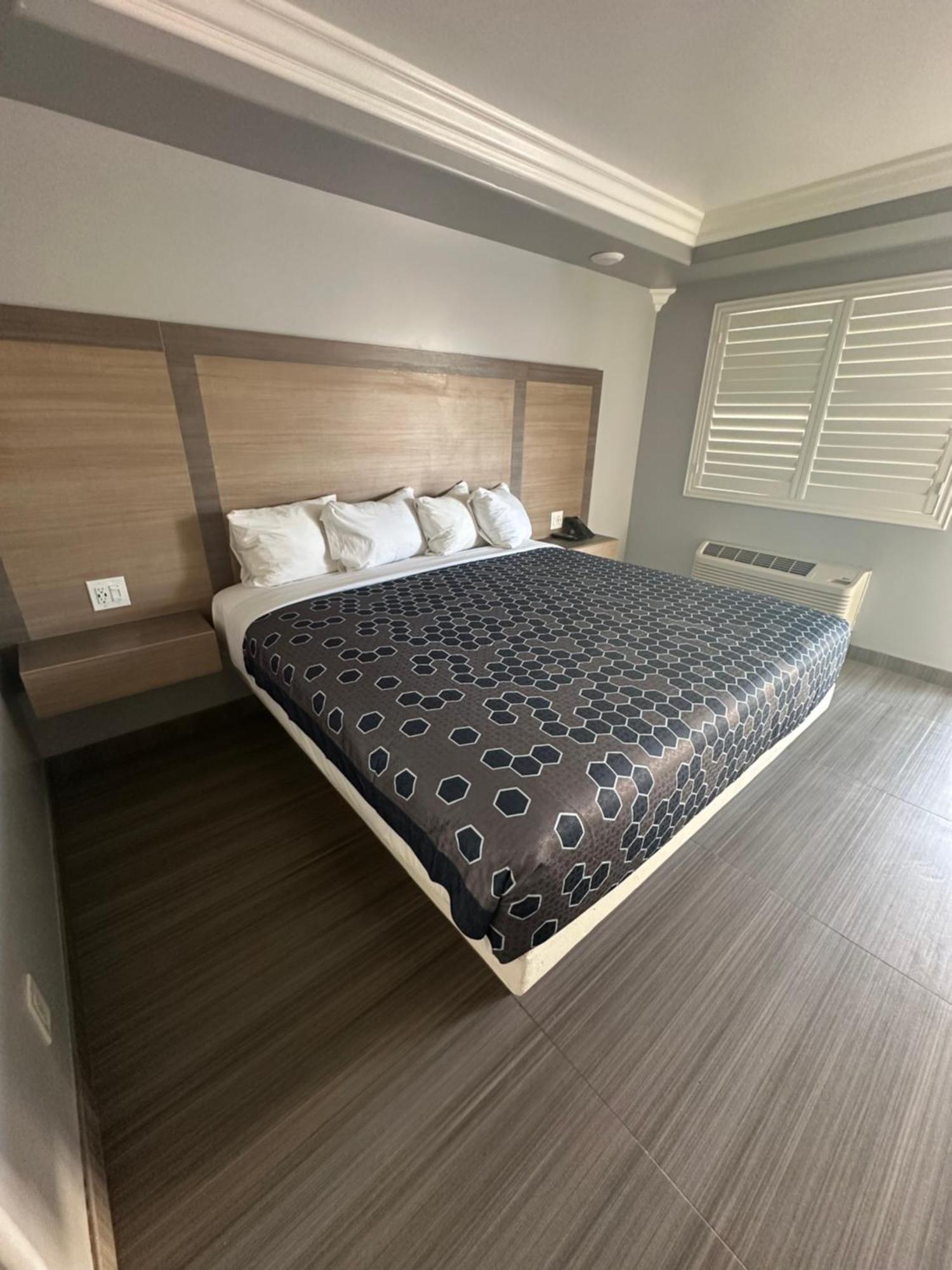 Standard King Room