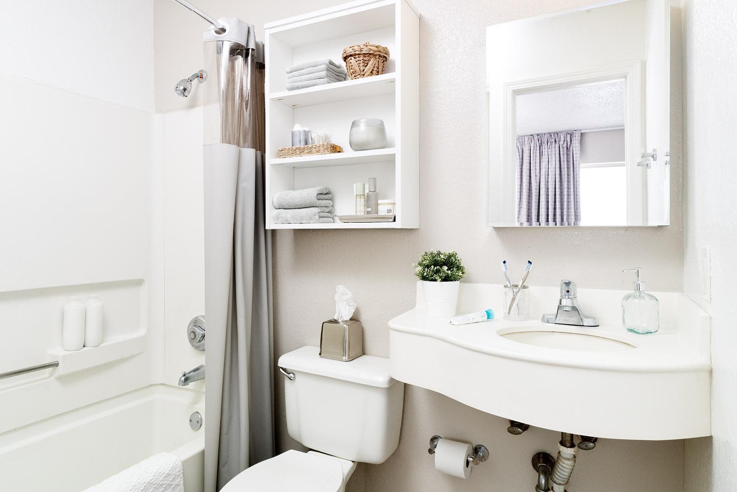 Upgraded - 1 King Bed Accessible w/ Kitchen