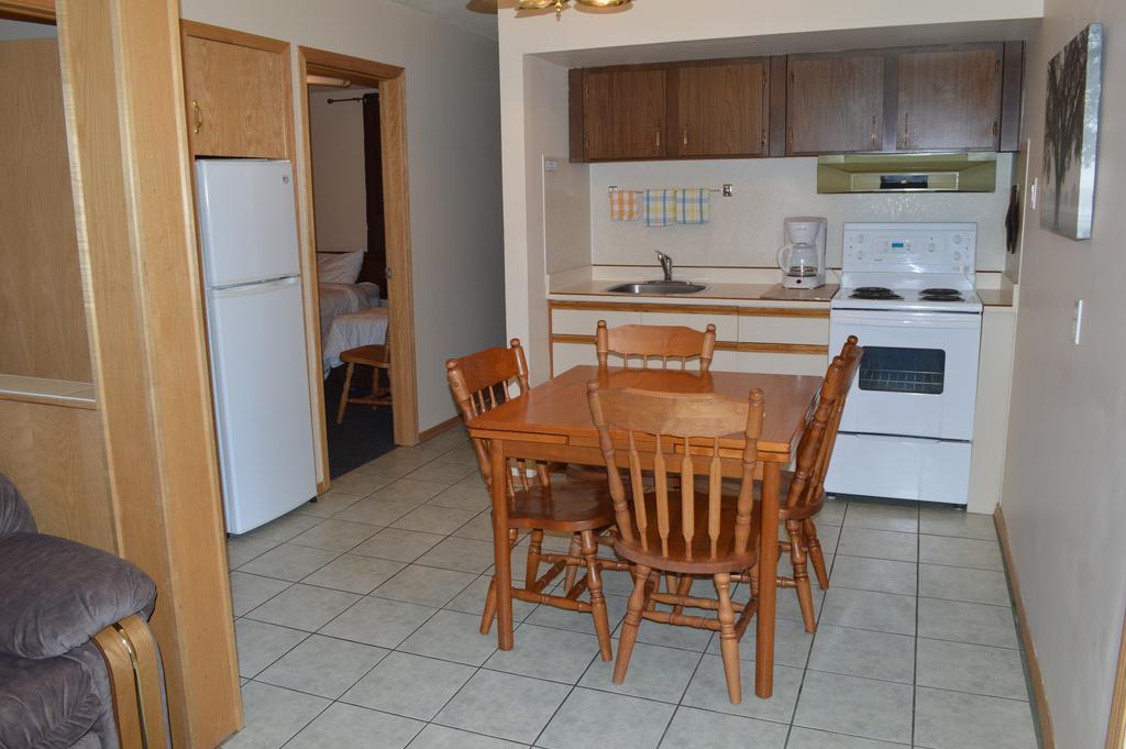 Two-Bedroom Apartment No Air Conditioning,172425804:JPEG