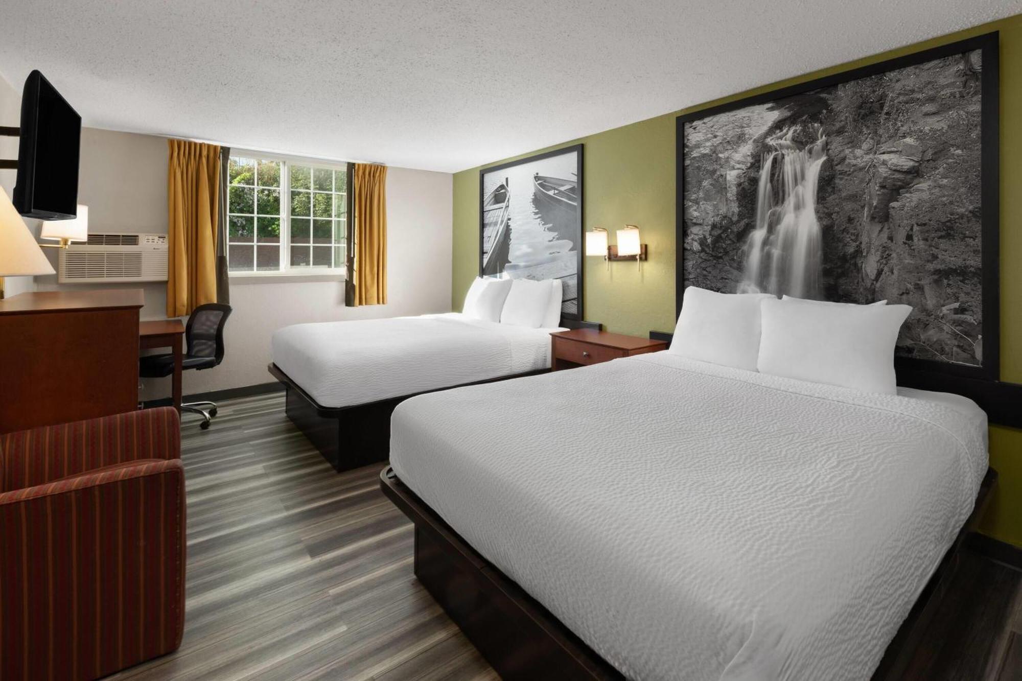Queen Room with Two Queen Beds - Pet Friendly/Non-Smoking
