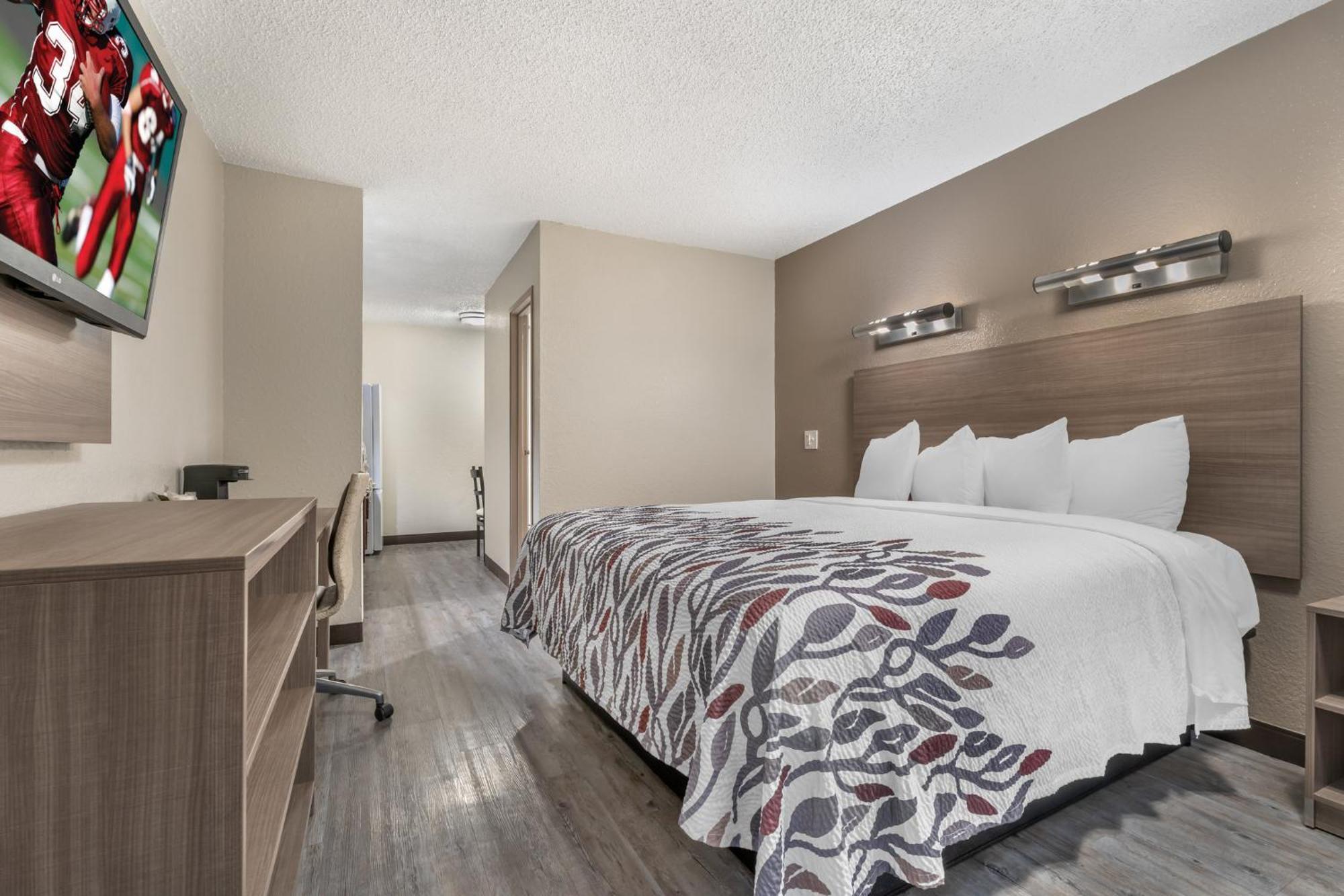Deluxe King Room with Kitchenette Non-Smoking