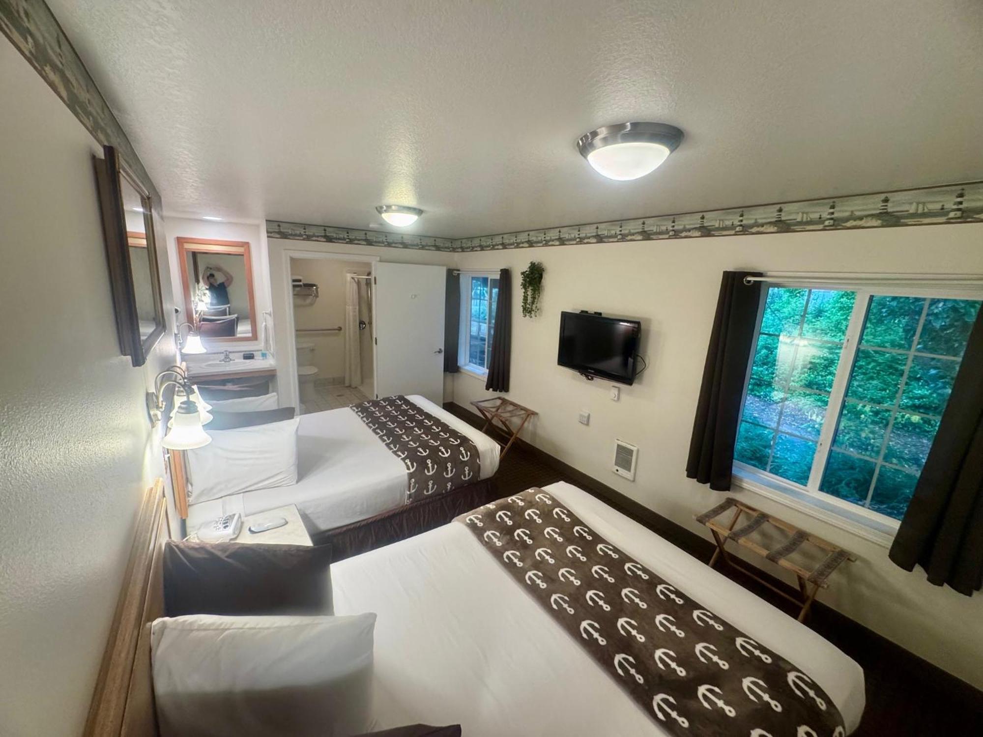 Queen Room with Two Queen Beds - Disability Access