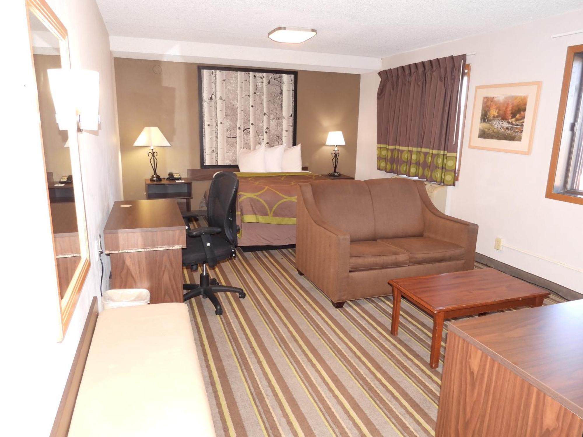 Queen Studio Suite - Non-Smoking