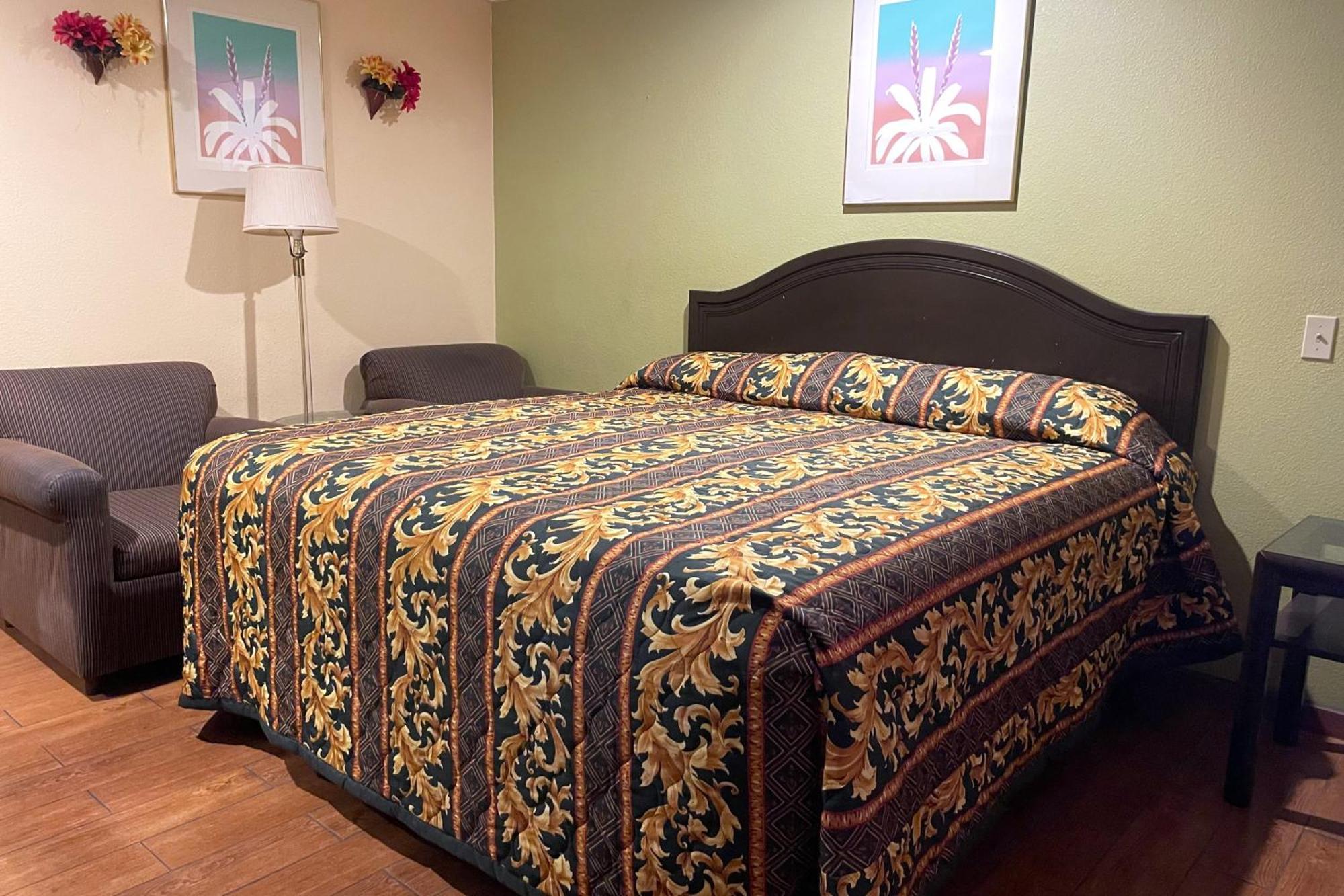 Deluxe King Bed