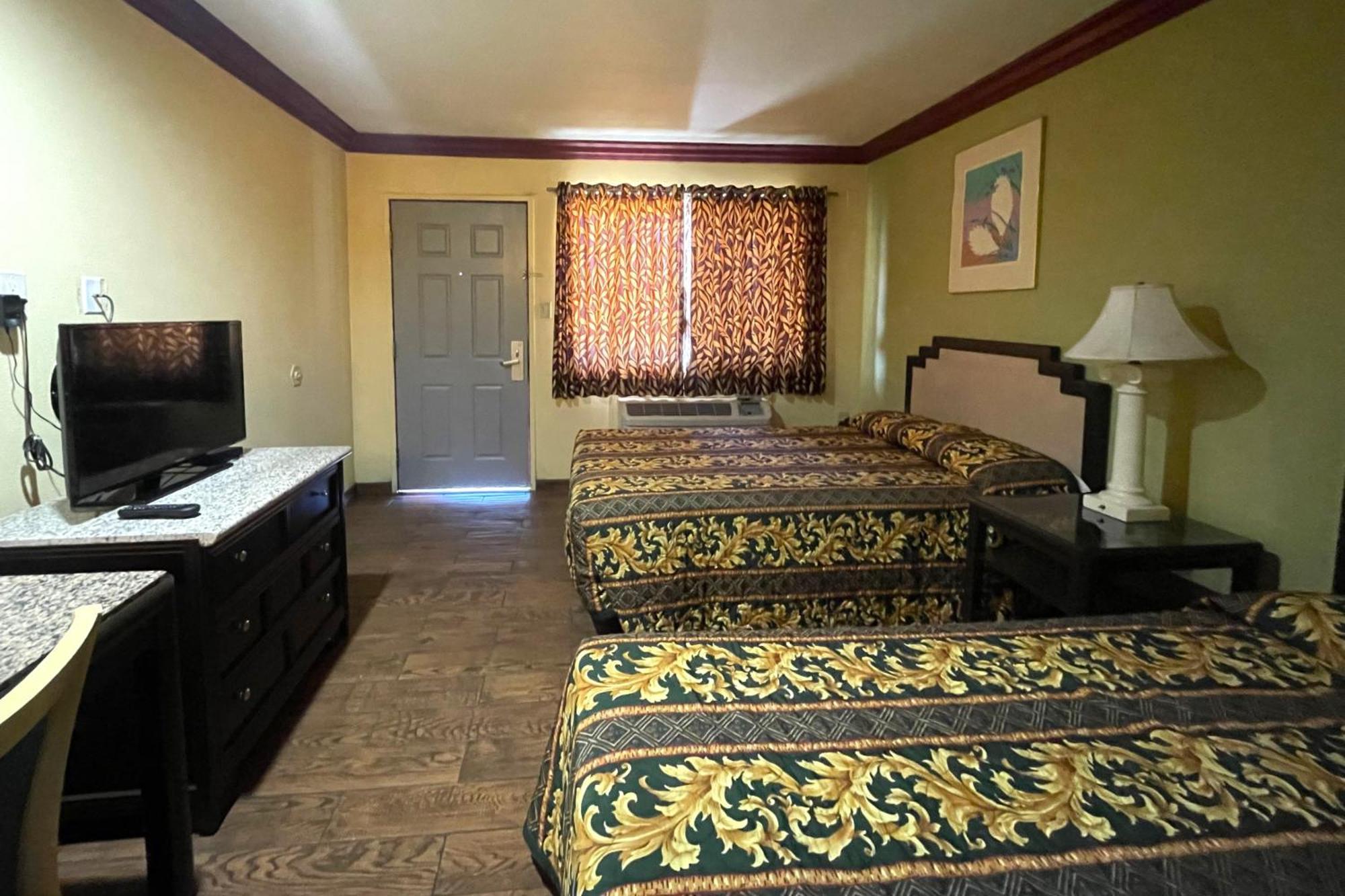 Standard Room 2 Double Beds