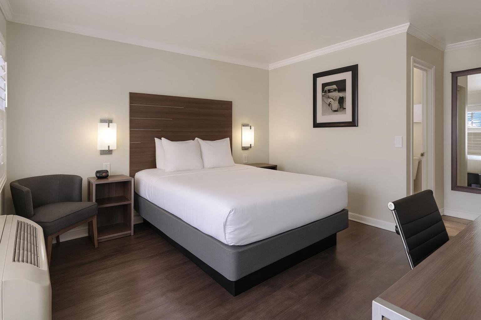 Queen Room,1742721917:JPEG