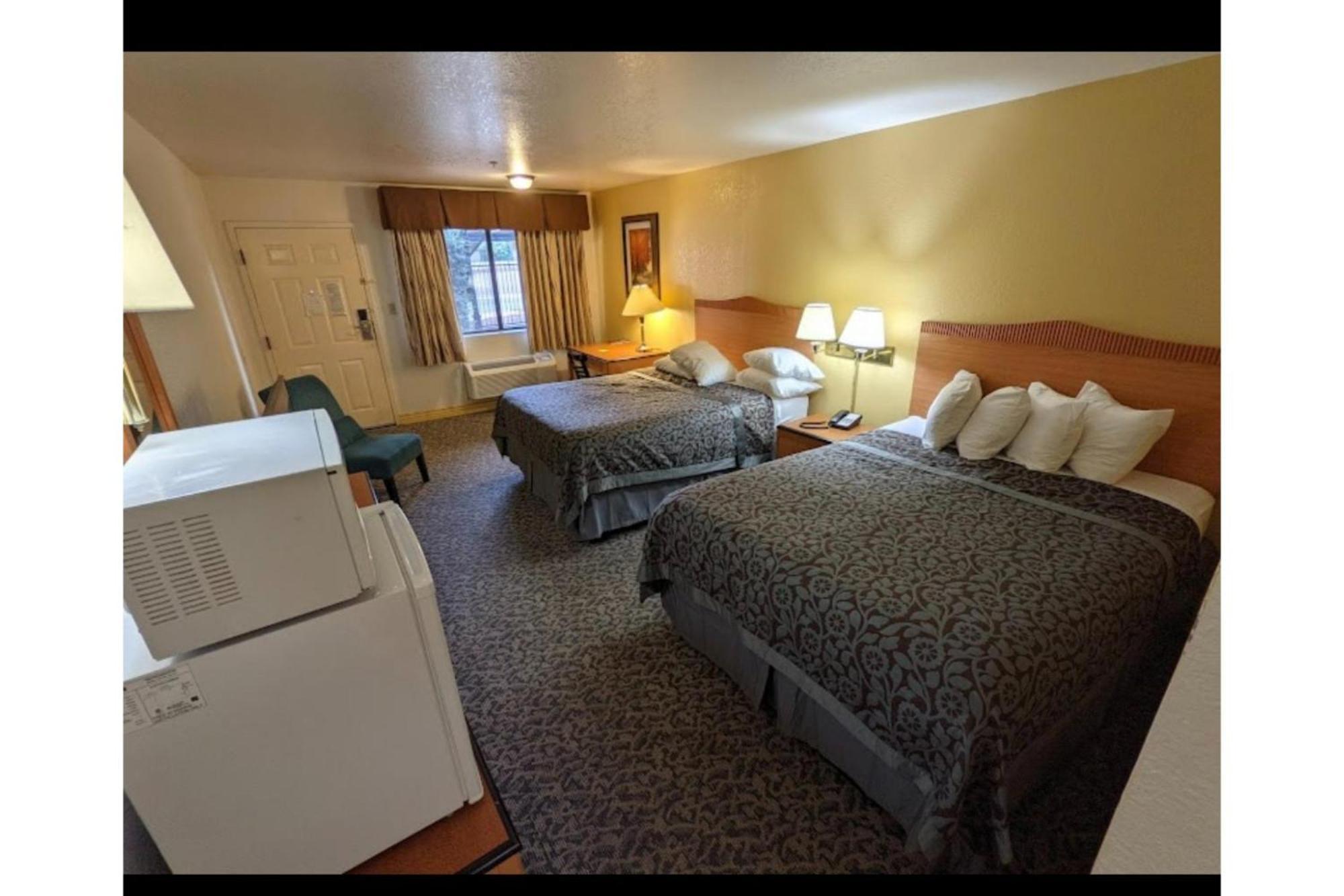 2 King Beds Non-Smoking
