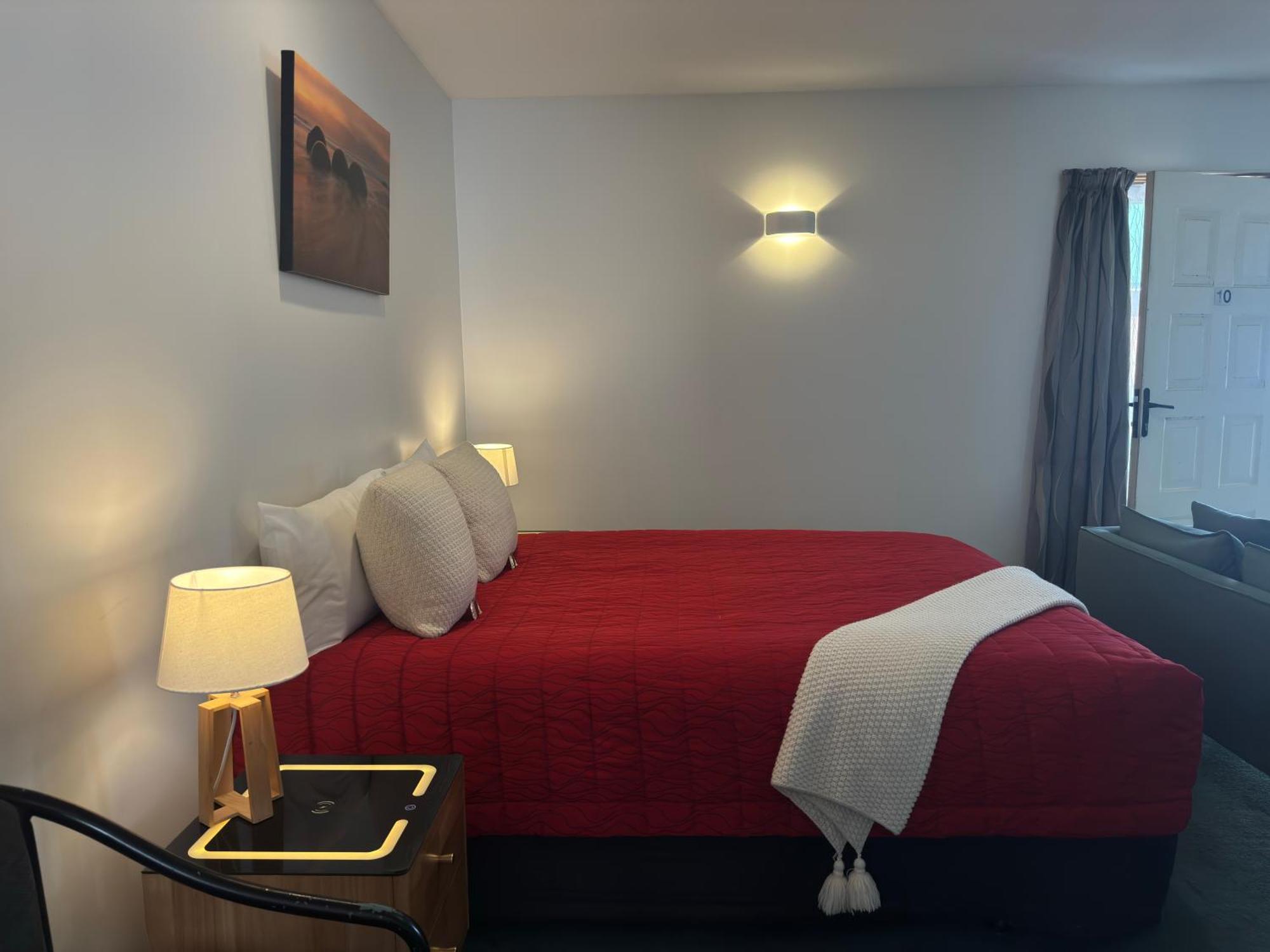 One-Bedroom Apartment,1742856077:JPEG