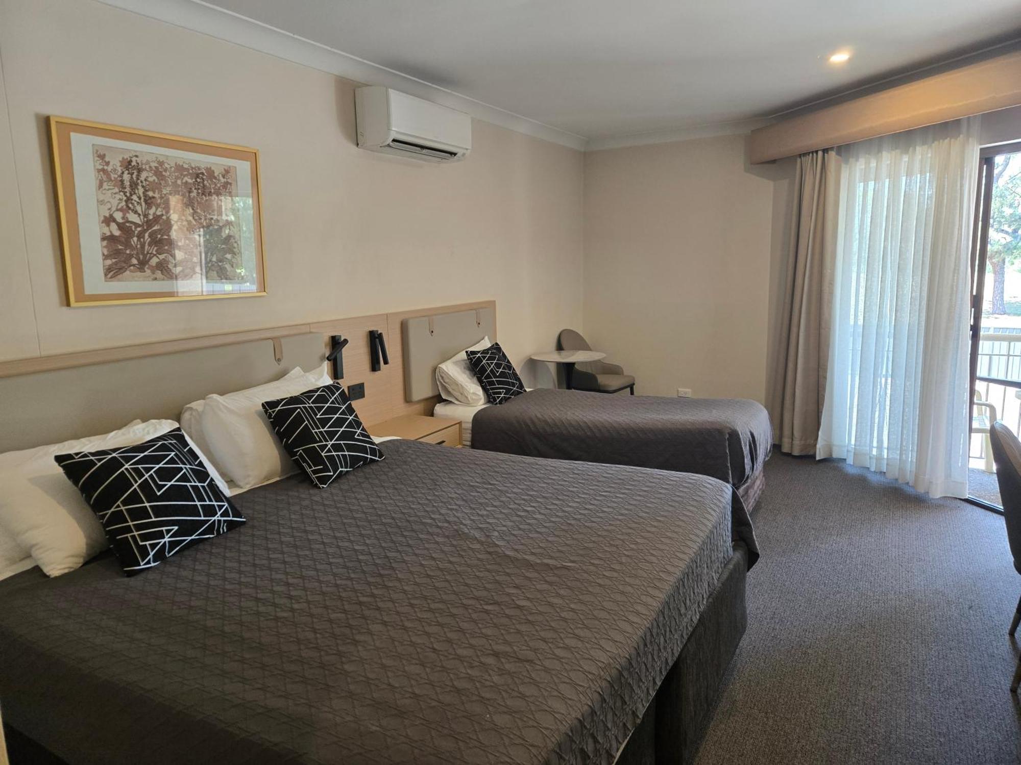 Deluxe Twin Room - Balcony