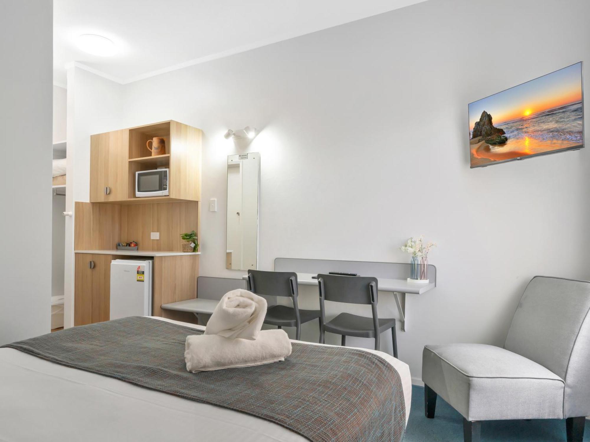 Standard Queen Room- First floor - Not Pet Friendly