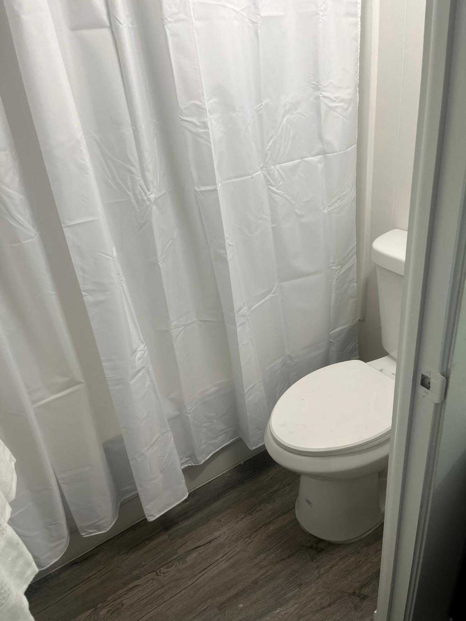 Queen Room - Non-Smoking