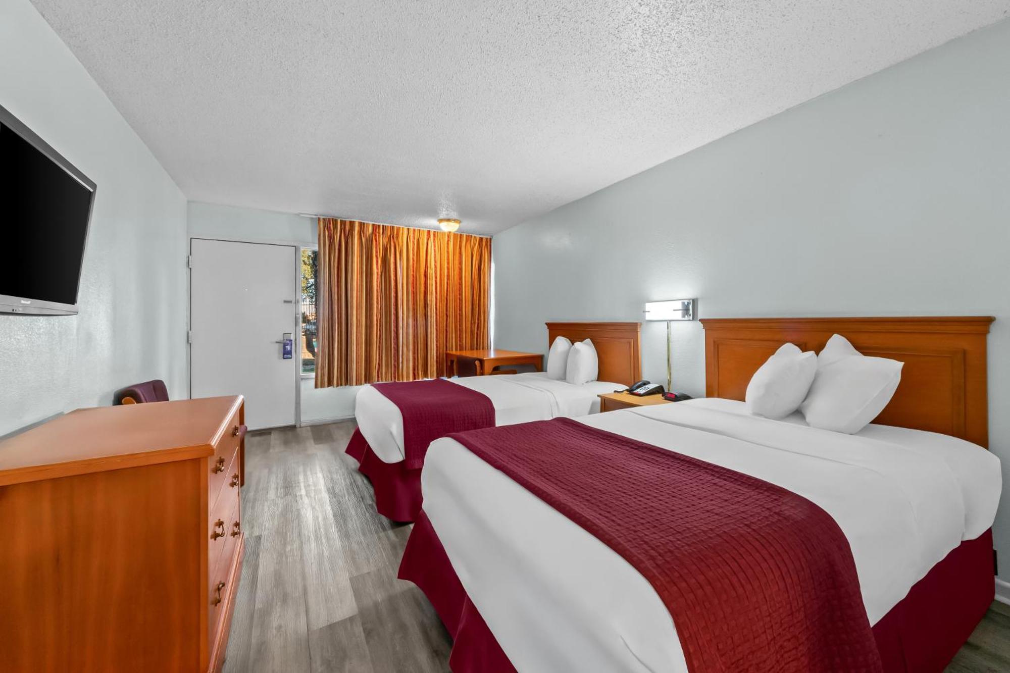 Standard Room with Two Double Beds - Smoking