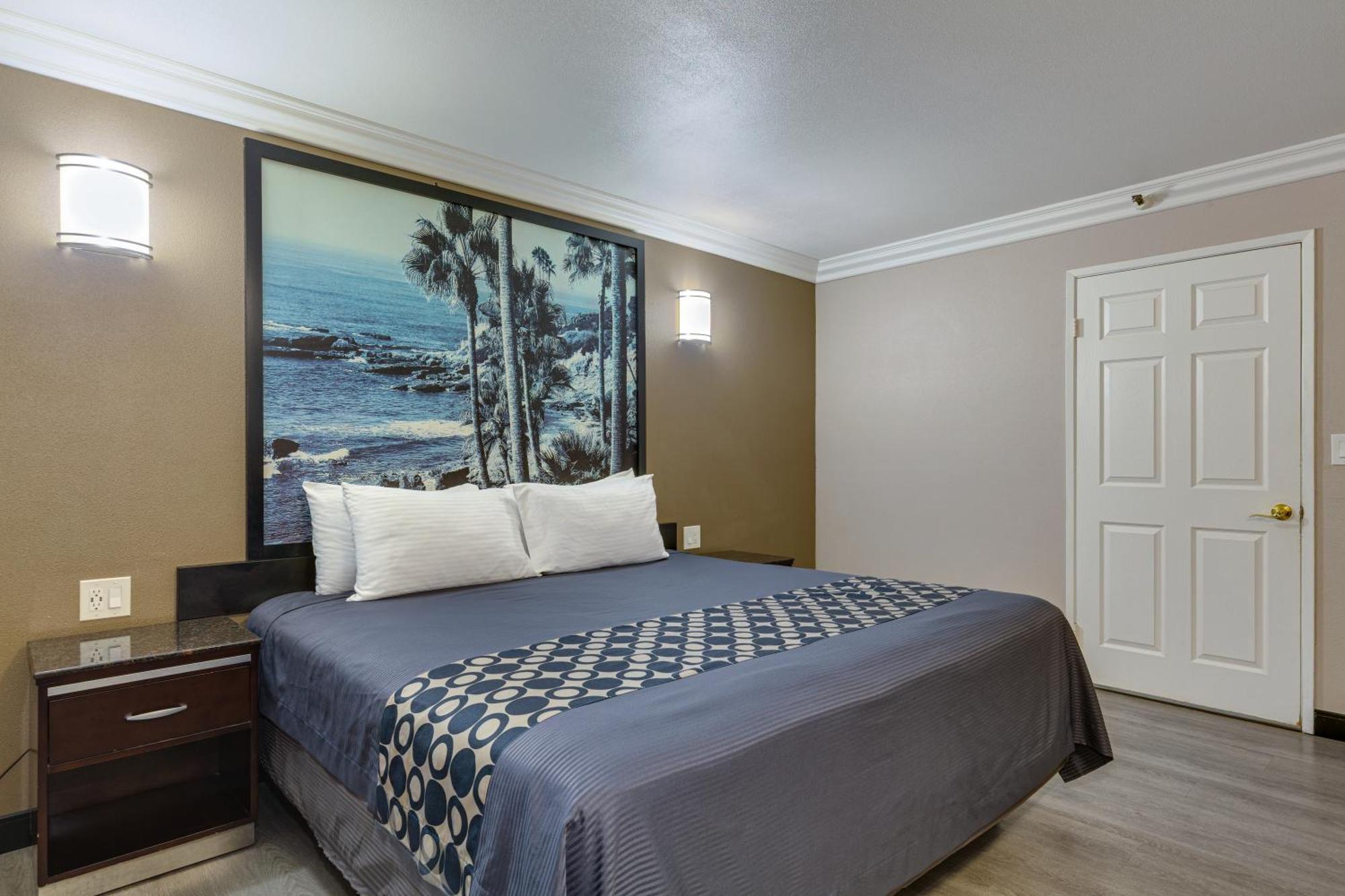 King Room - Disability Access - Non-Smoking