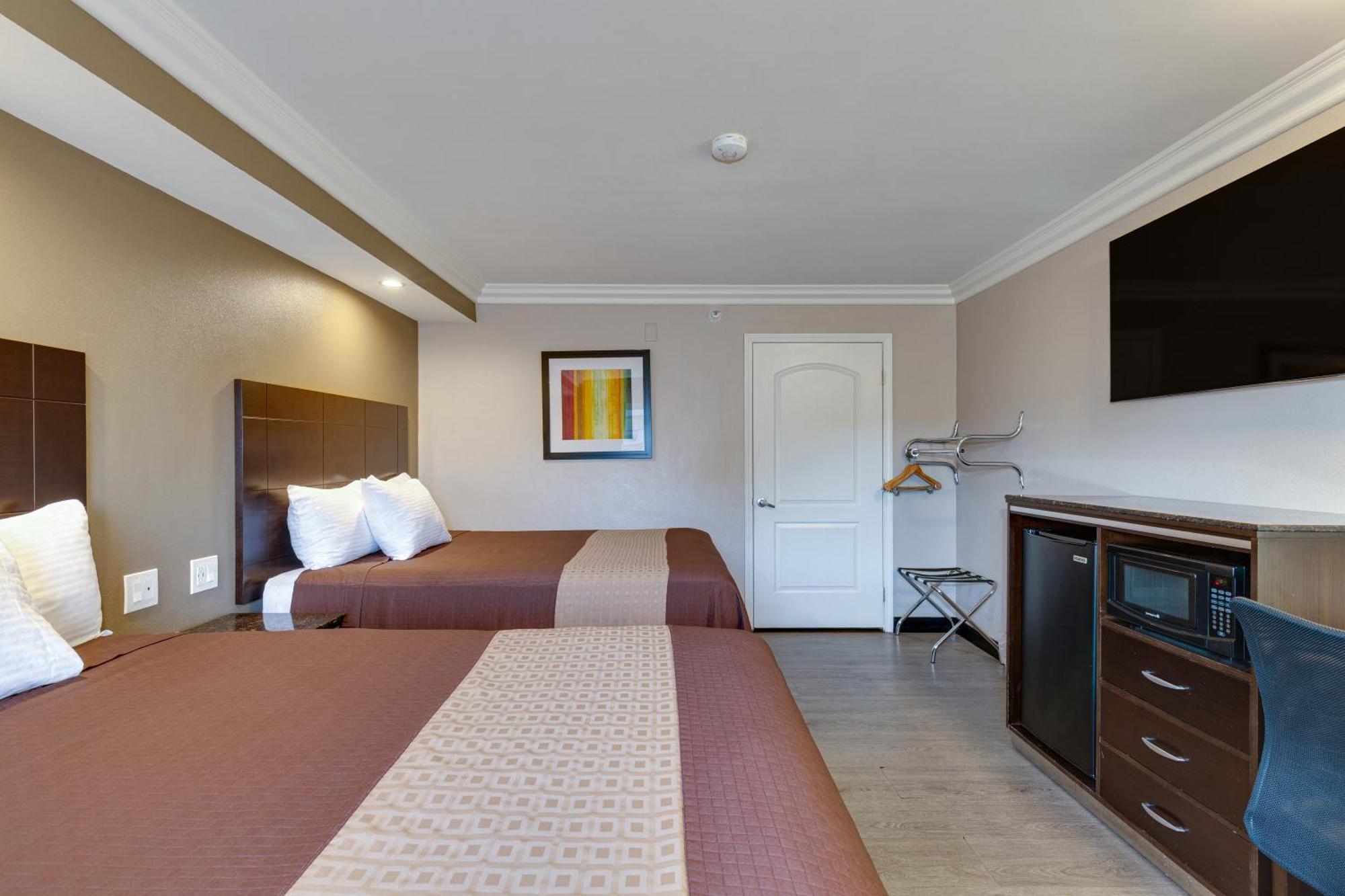 Deluxe Queen Room with Two Queen Beds -Disability Access - Non-Smoking