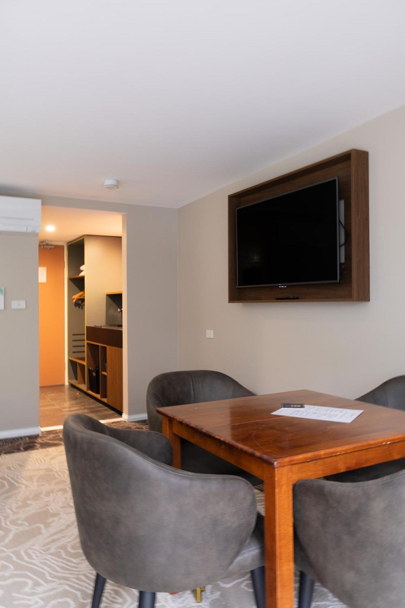 Deluxe Family Room