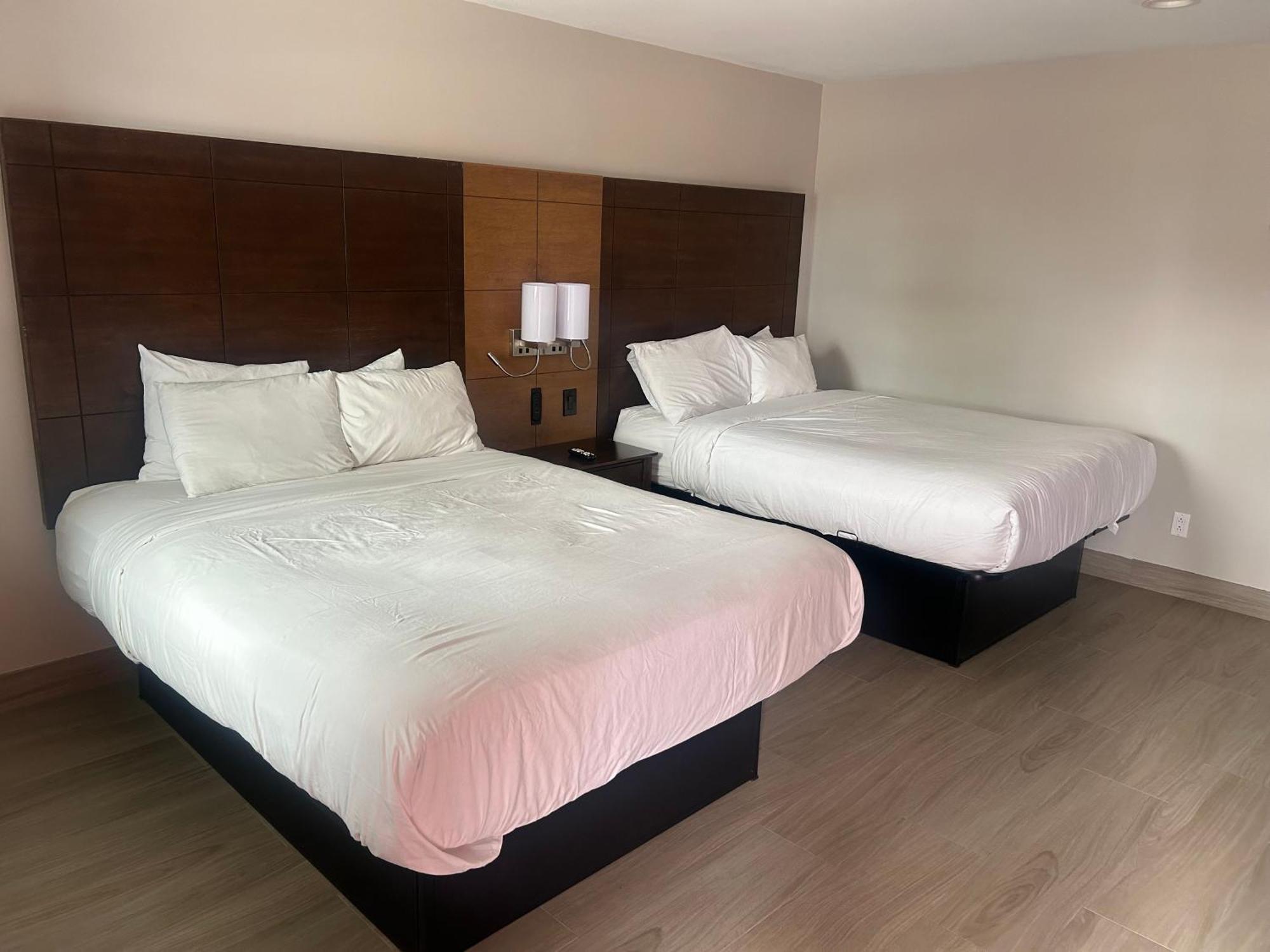 Deluxe Queen Room,1757567384:JPEG