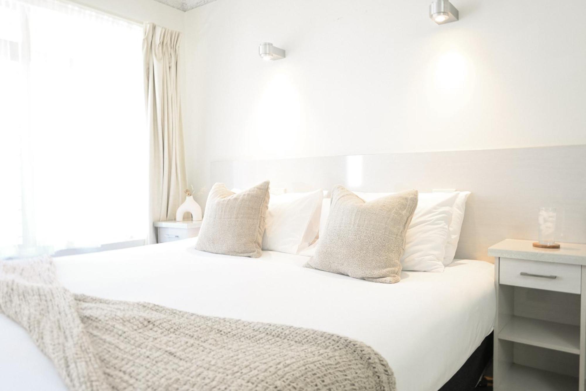 Deluxe King Room,1758306756:JPEG
