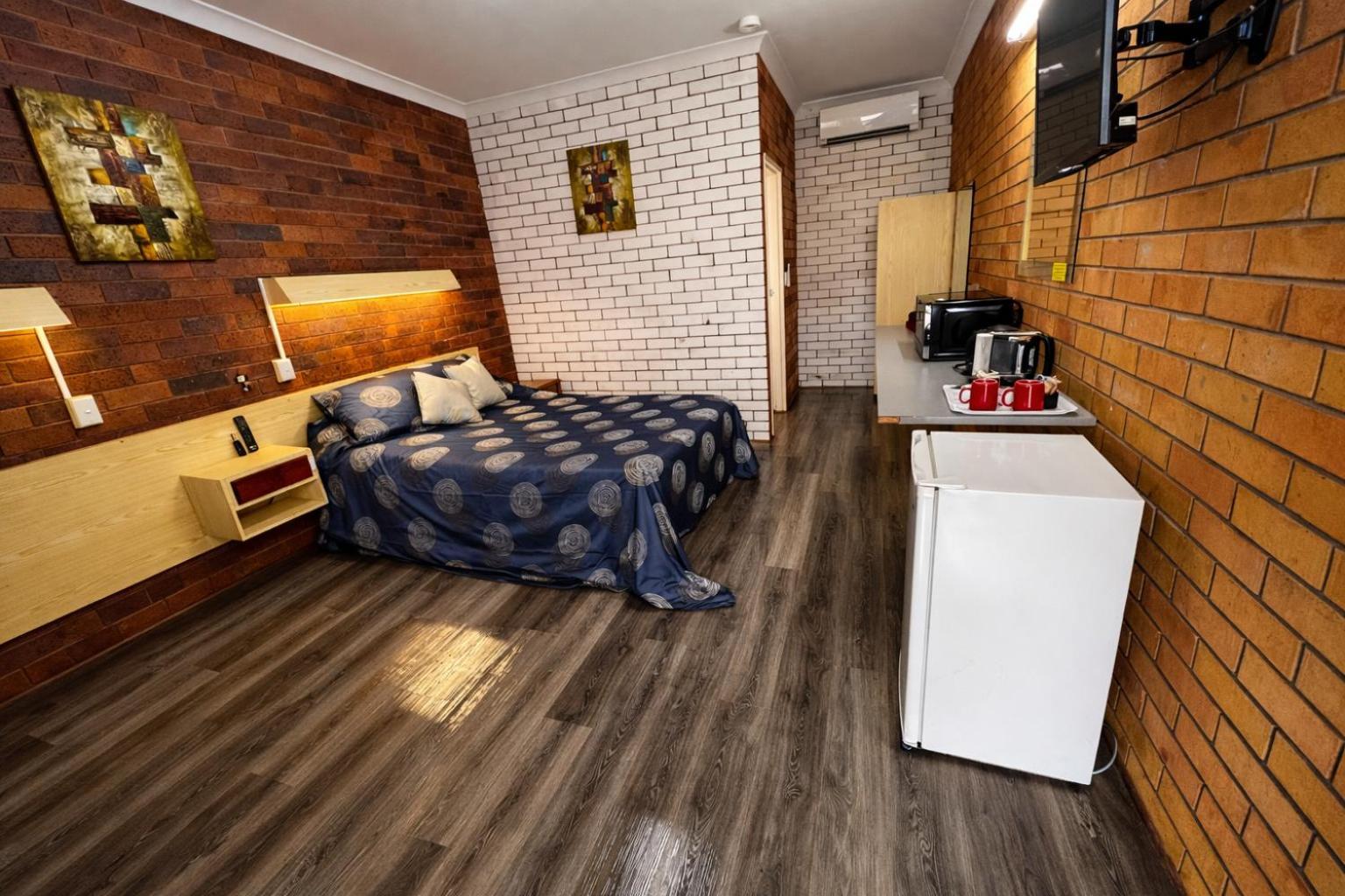 Deluxe Queen Room,1758369493:JPEG