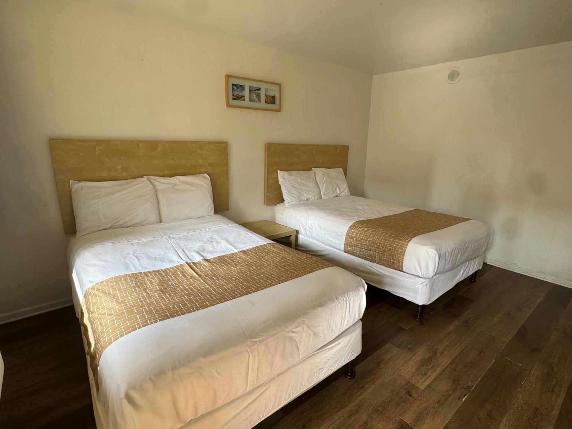 Double Room with 2 Double Beds (4 Adults)