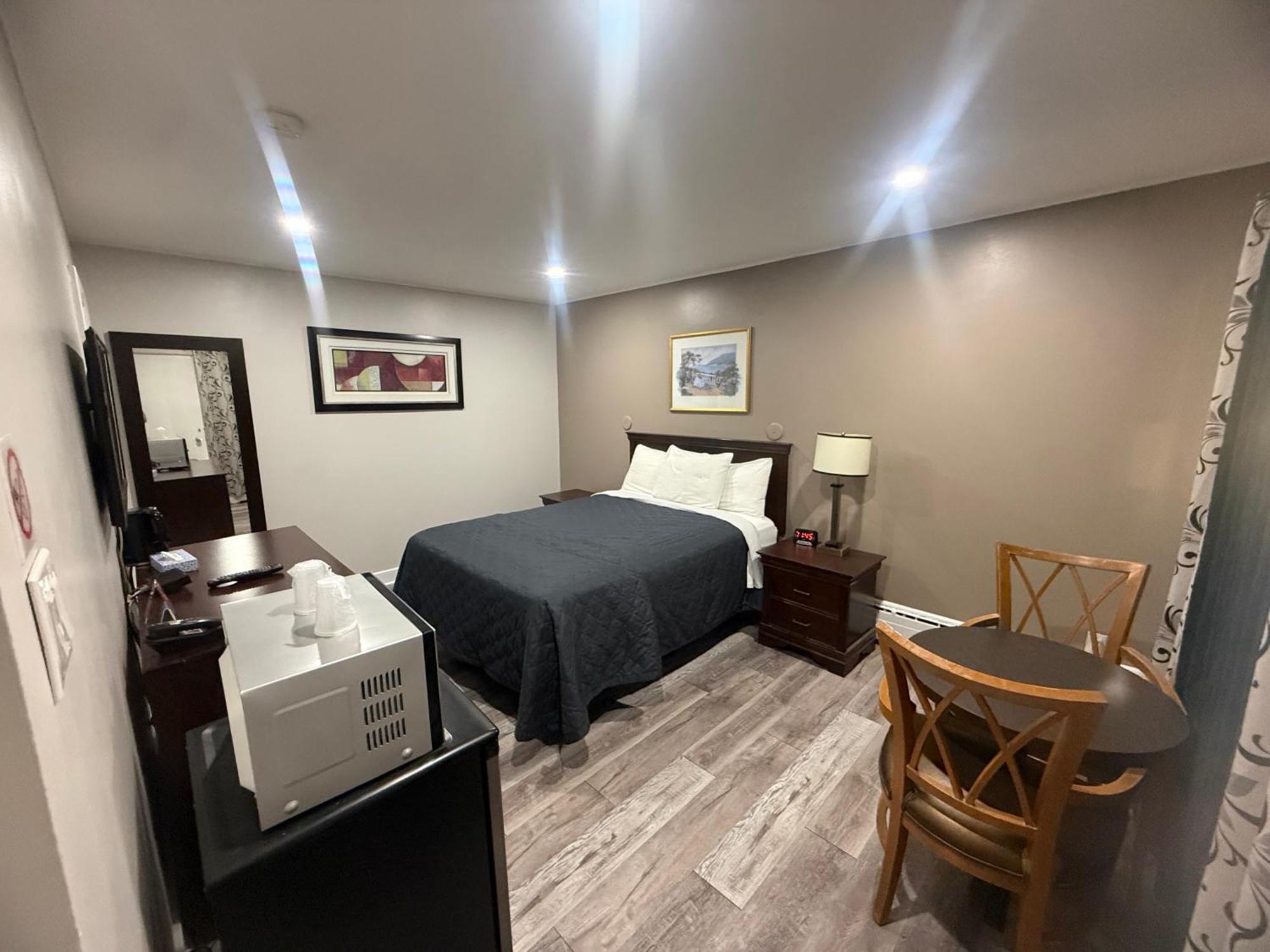 Deluxe Queen Room