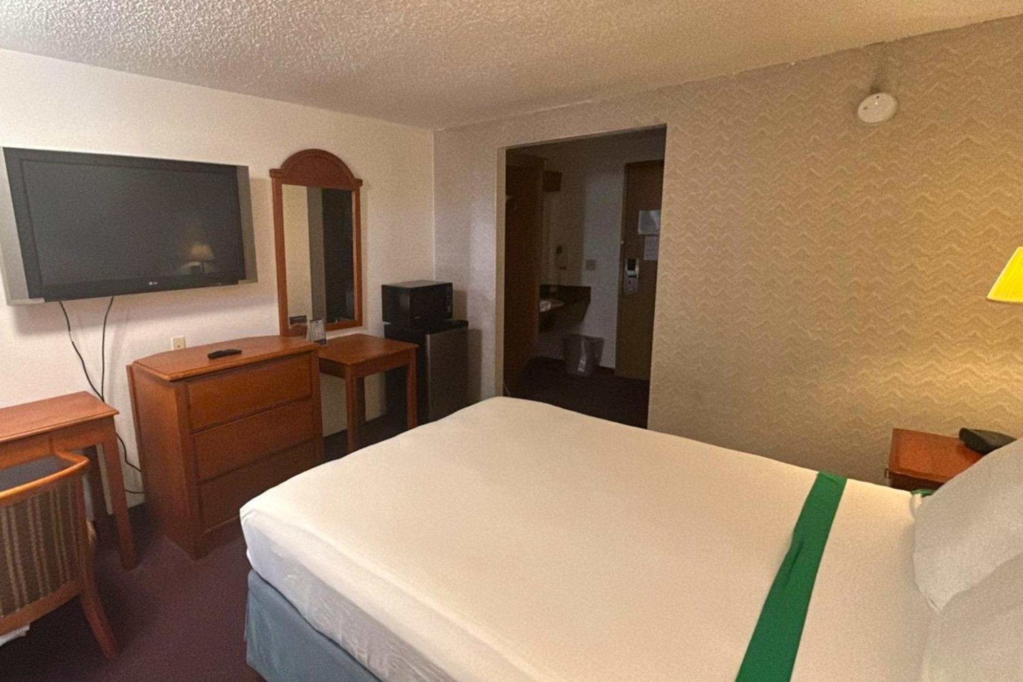 Queen Bed Non-Smoking