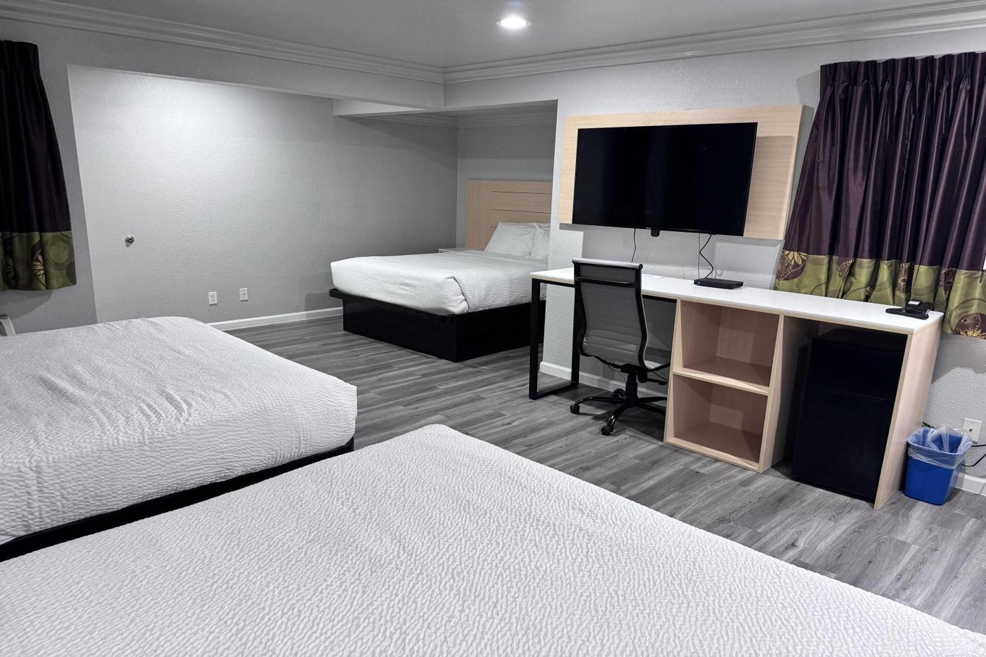 Queen Room with Three Queen Beds - Non-Smoking