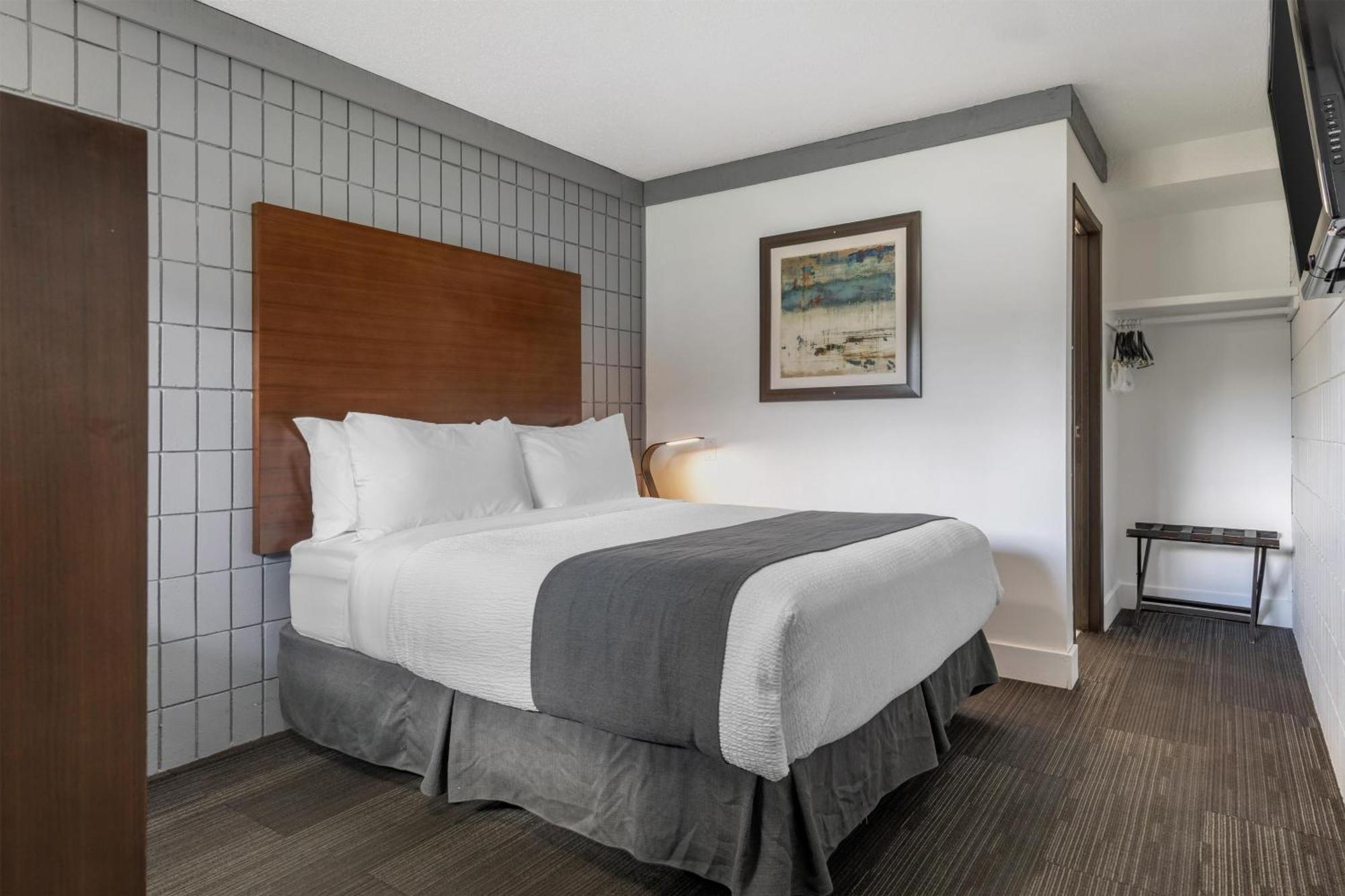 Kamer met Queensize Bed en Uitzicht op de Bergen