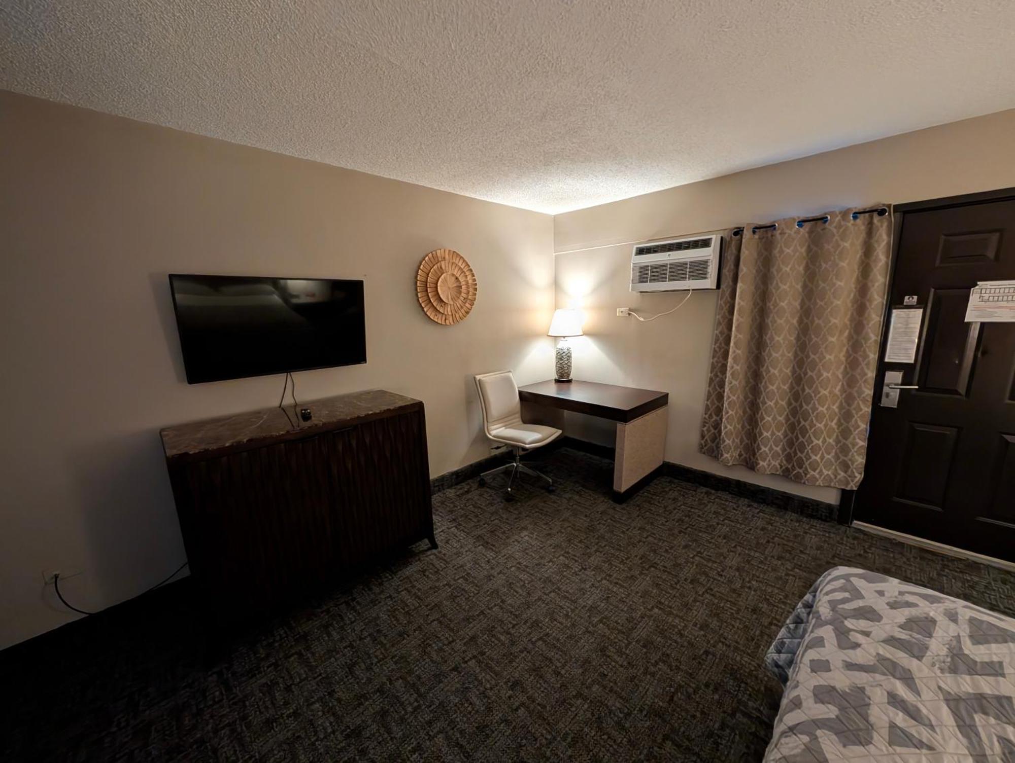Standard Queen Room