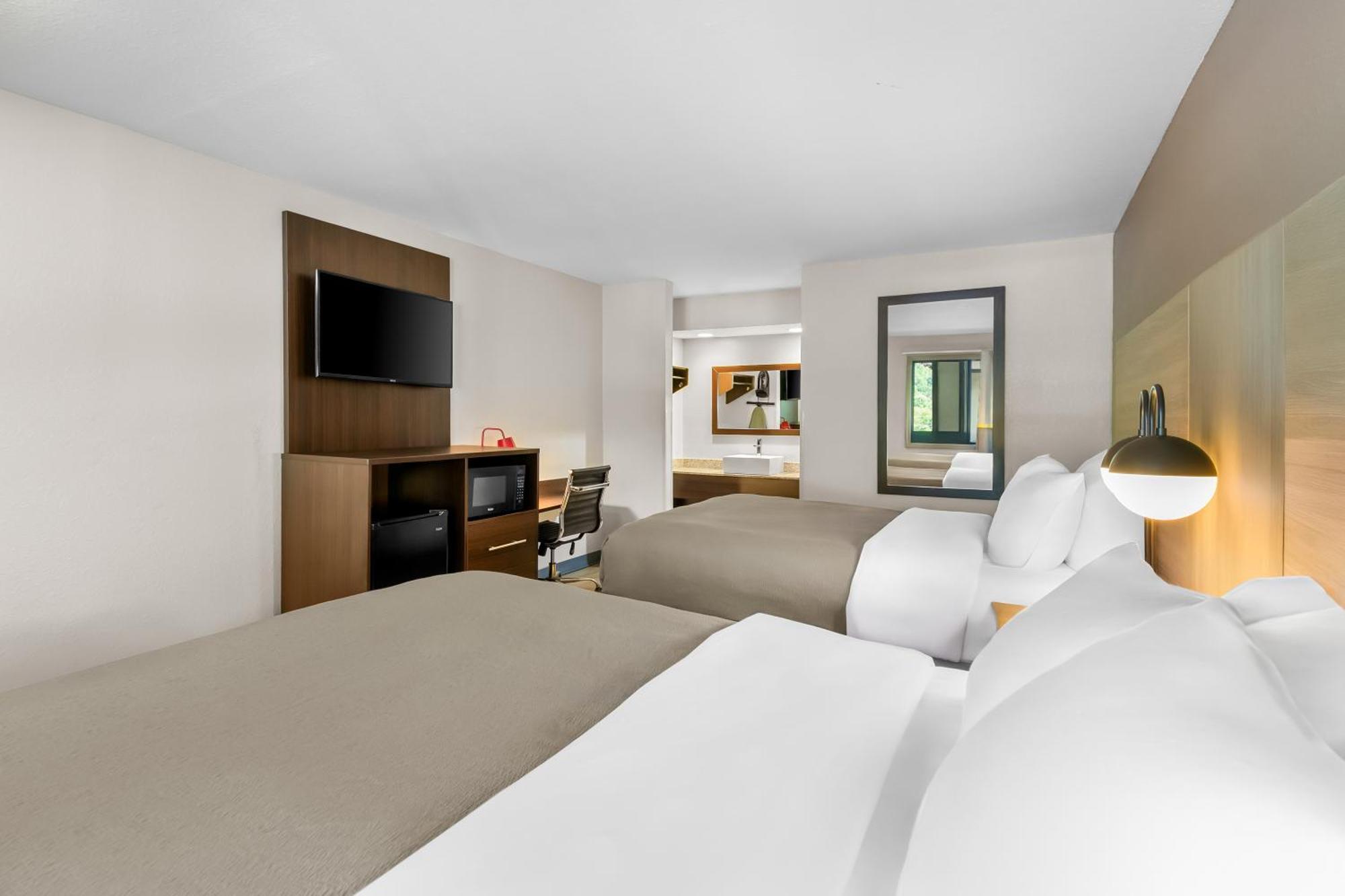 Quadruple Room with Two Queen Beds - Non Smoking